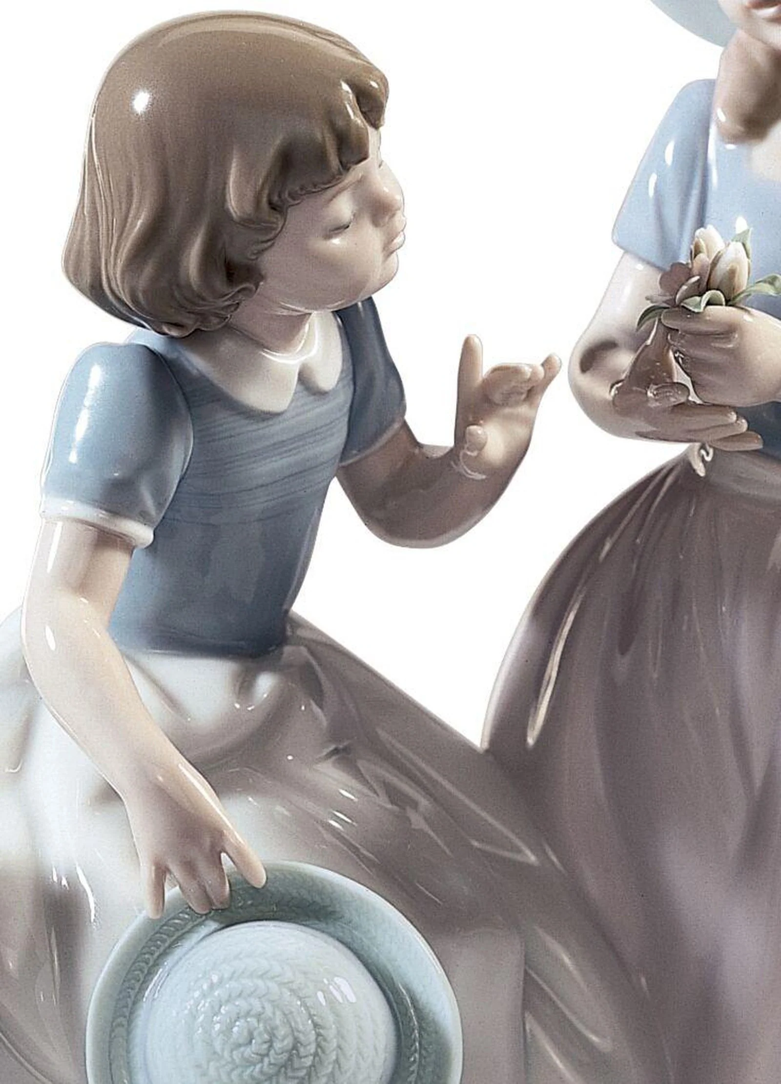 Lladro Girlfriends Figurine - Image 5
