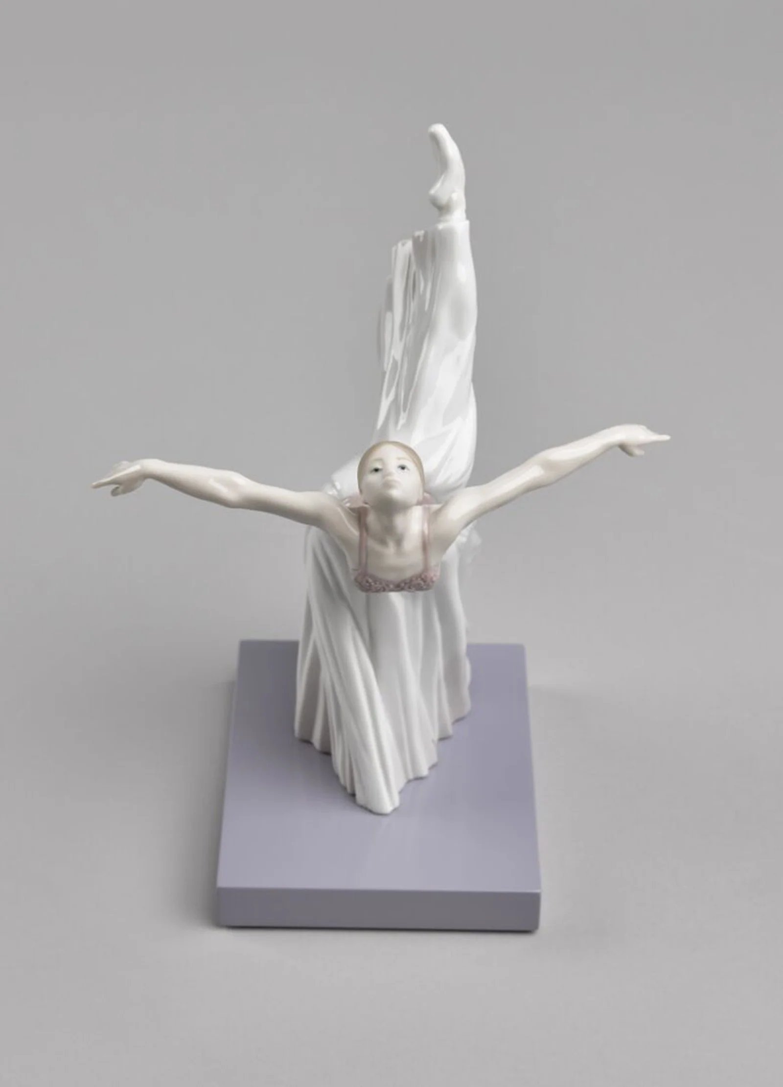Lladro Giselle Arabesque Ballet Figurine - Image 3