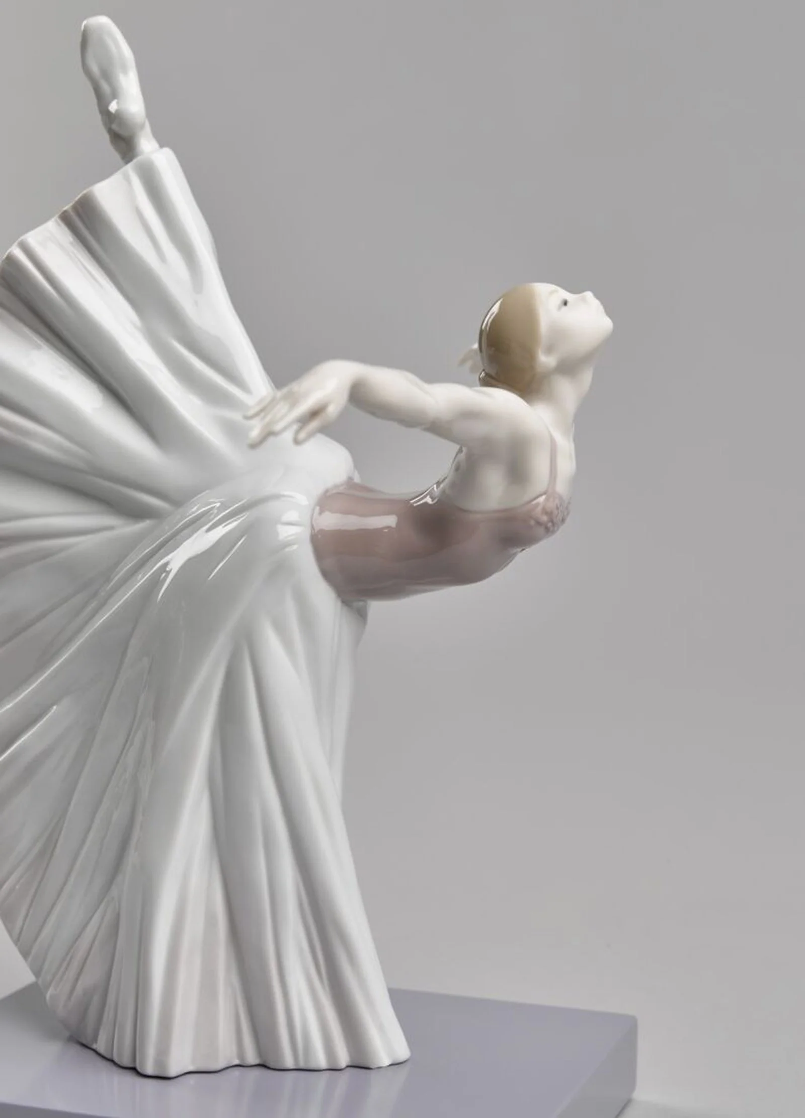 Lladro Giselle Arabesque Ballet Figurine - Image 4
