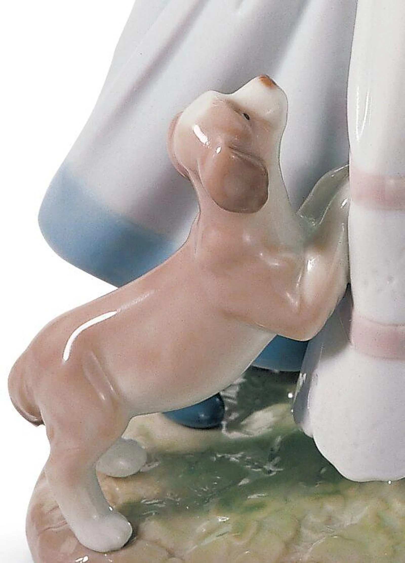 Lladro Give me a hug! Children Figurine - Image 2