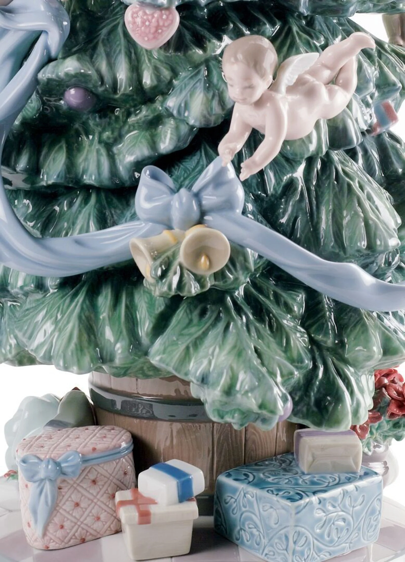 Lladro Great Christmas Tree Figurine Limited Edition - Image 3
