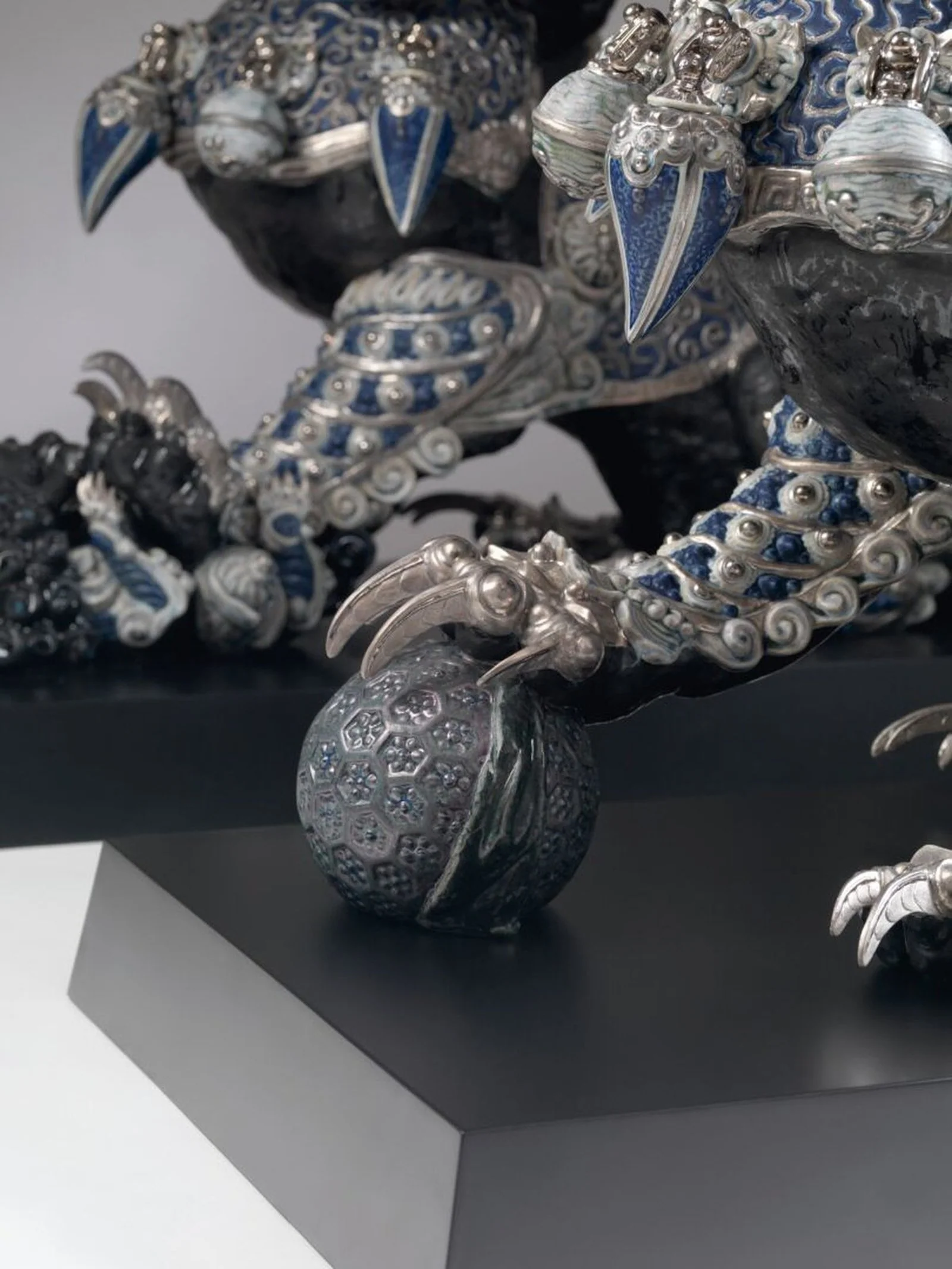 Lladro Guardian Lion Sculpture (Limited Edition) - Image 4