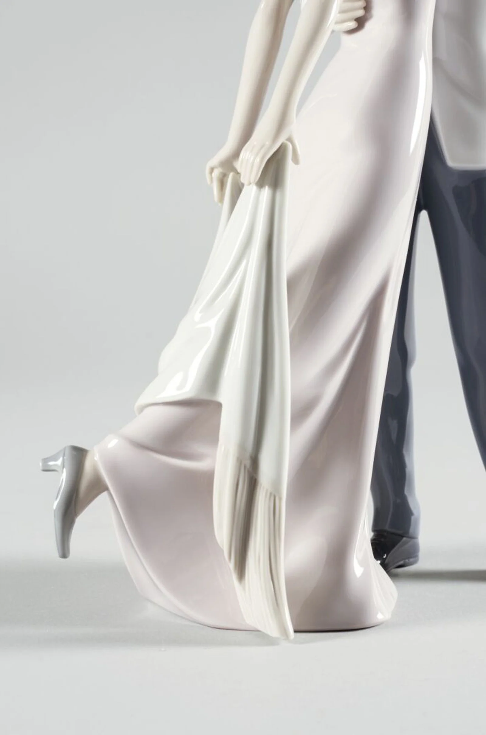 Lladro Happy Anniversary Couple Figurine - Image 5