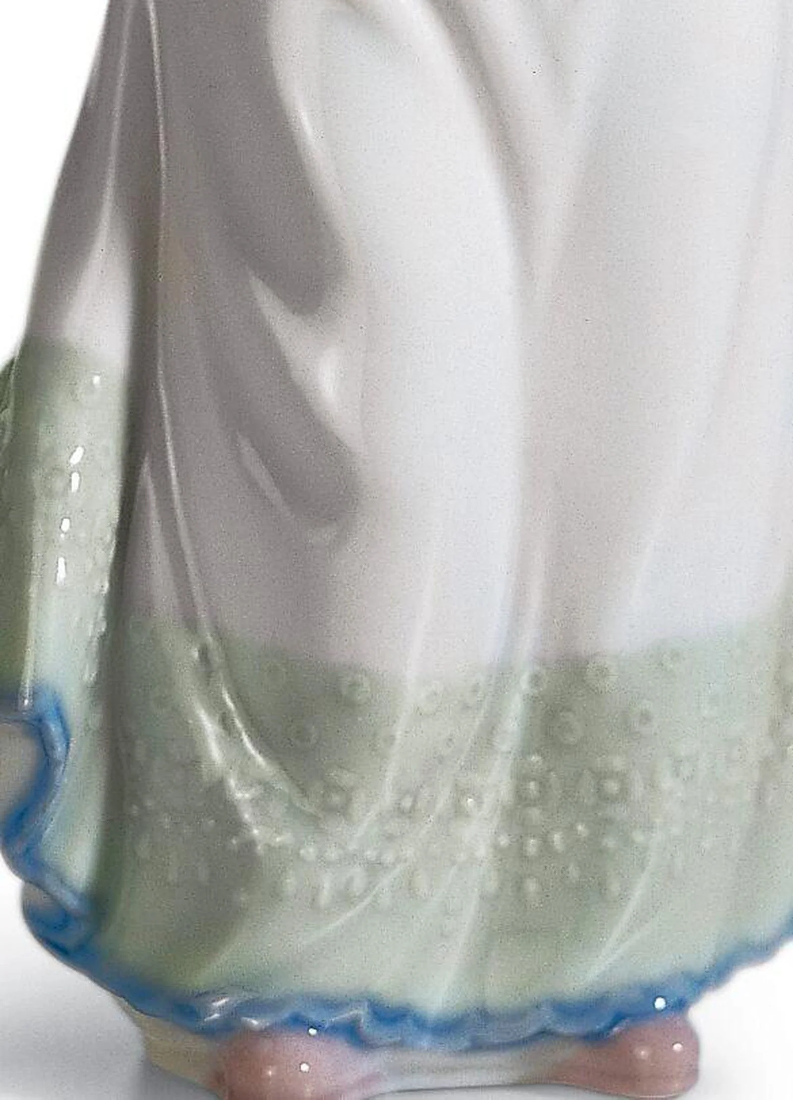 Lladro Happy Birthday Girl Figurine - Image 5