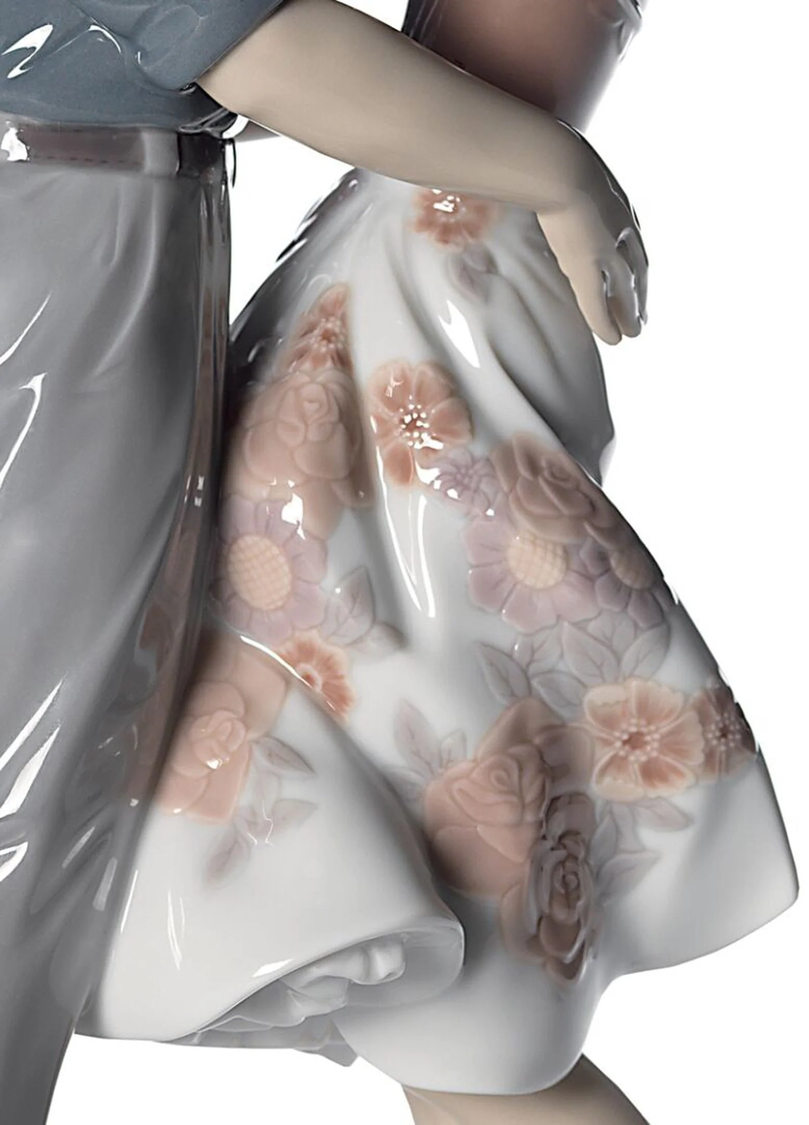 Lladro Happy Encounter Couple Figurine - Image 3