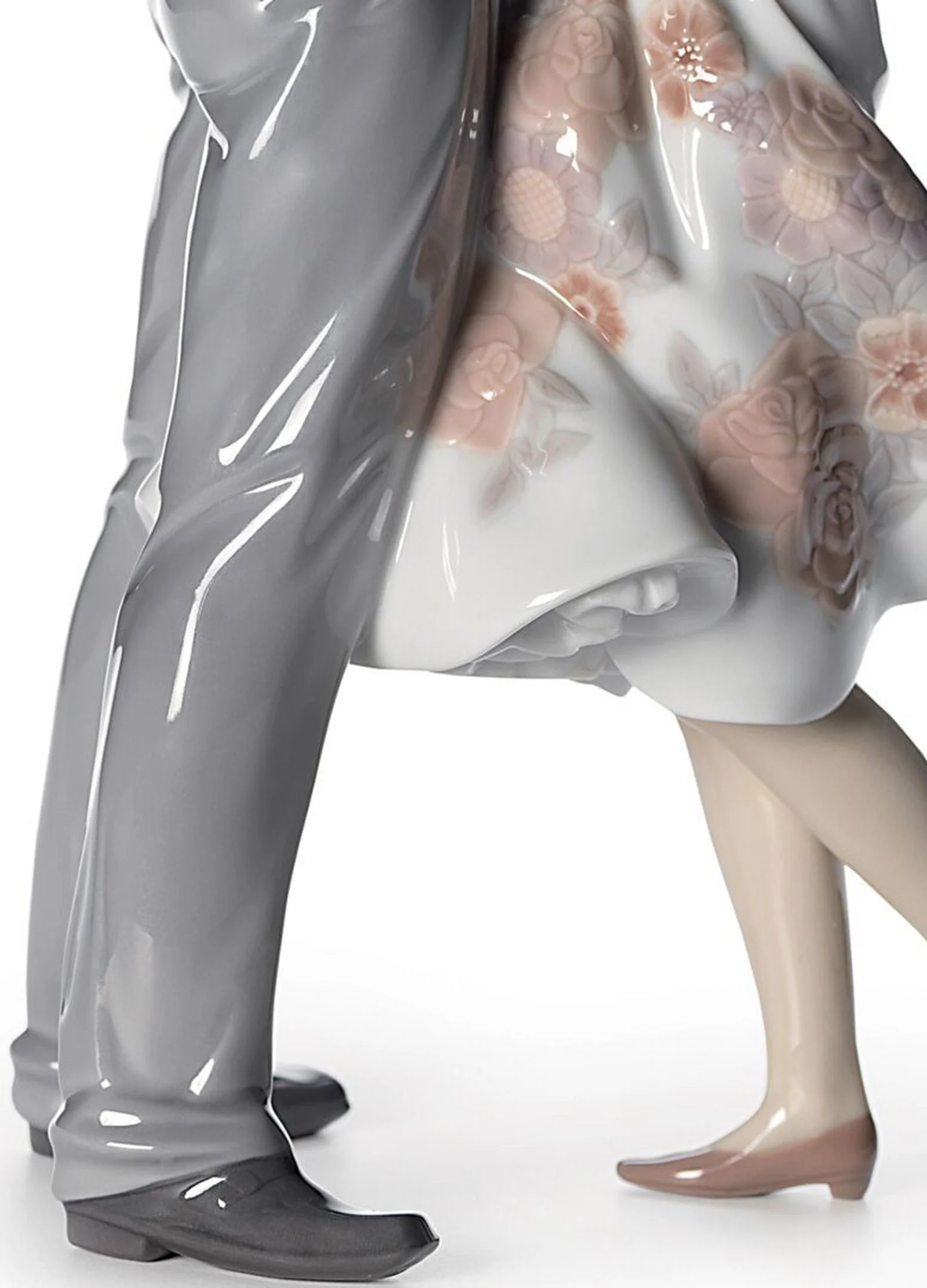 Lladro Happy Encounter Couple Figurine - Image 5