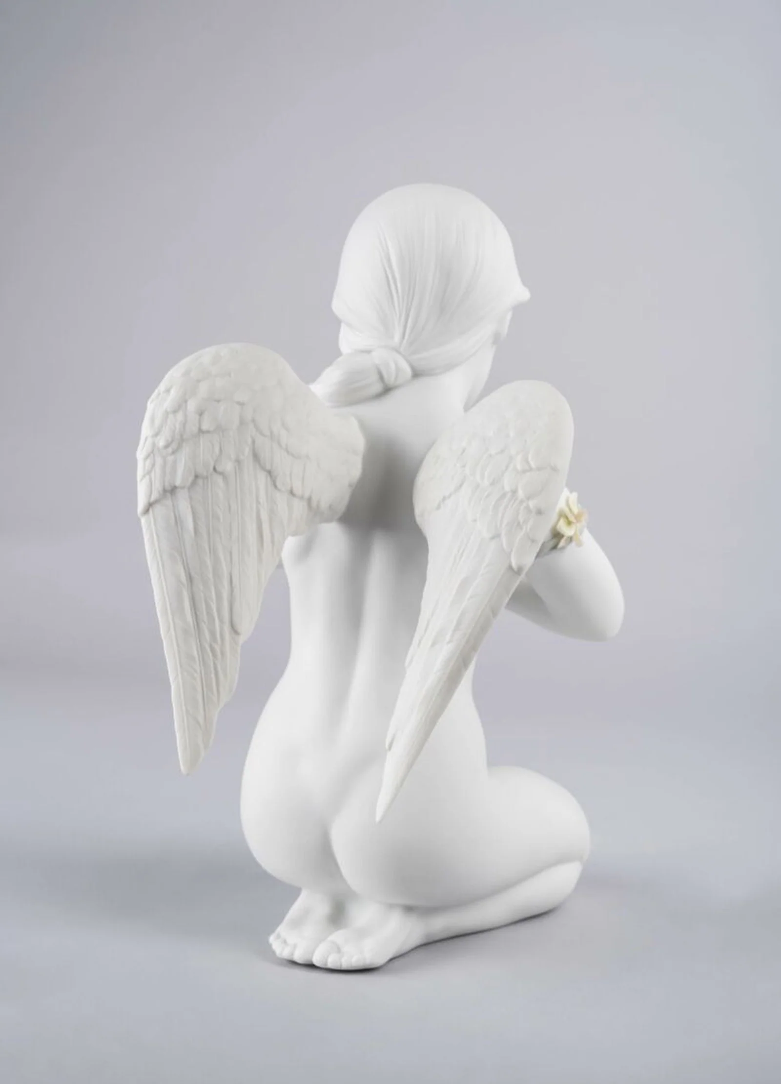 Lladro Heavenly Heart Angel Figurine - Image 3