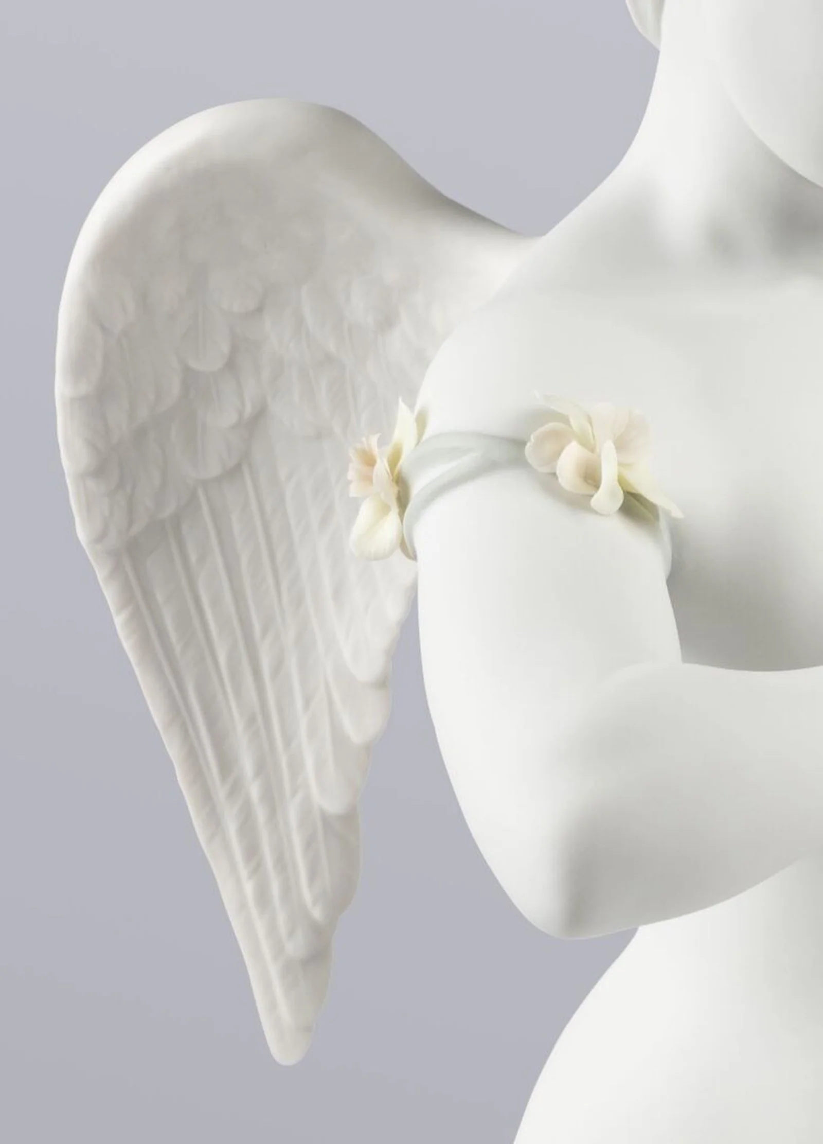 Lladro Heavenly Heart Angel Figurine - Image 4