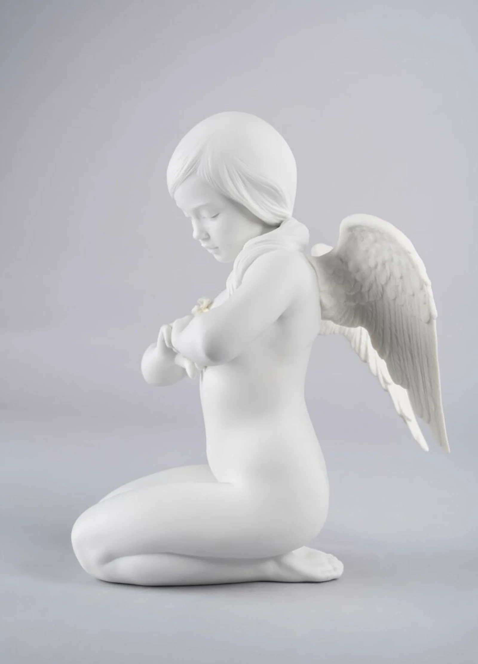 Lladro Heavenly Heart Angel Figurine - Image 5