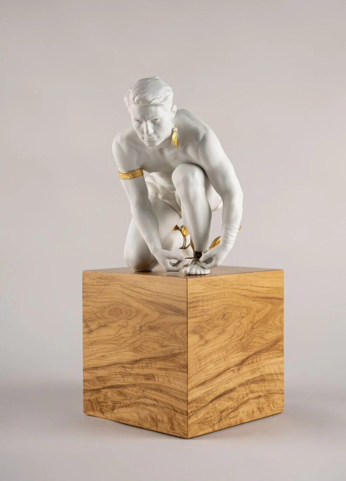 Lladro Hermes Figurine - Image 4
