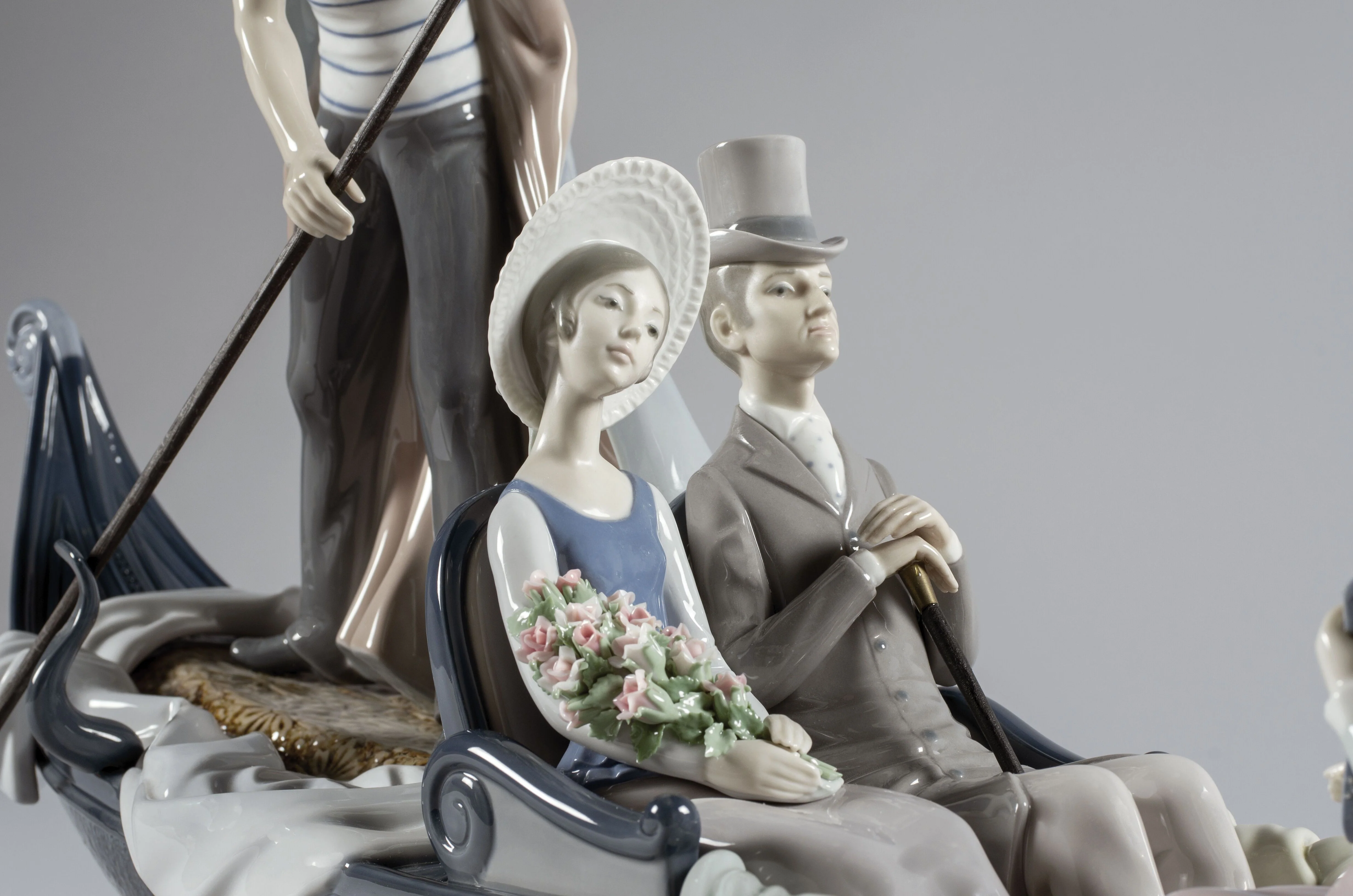 Lladro In The Gondola Couple Sculpture Numbered Edition - Image 3
