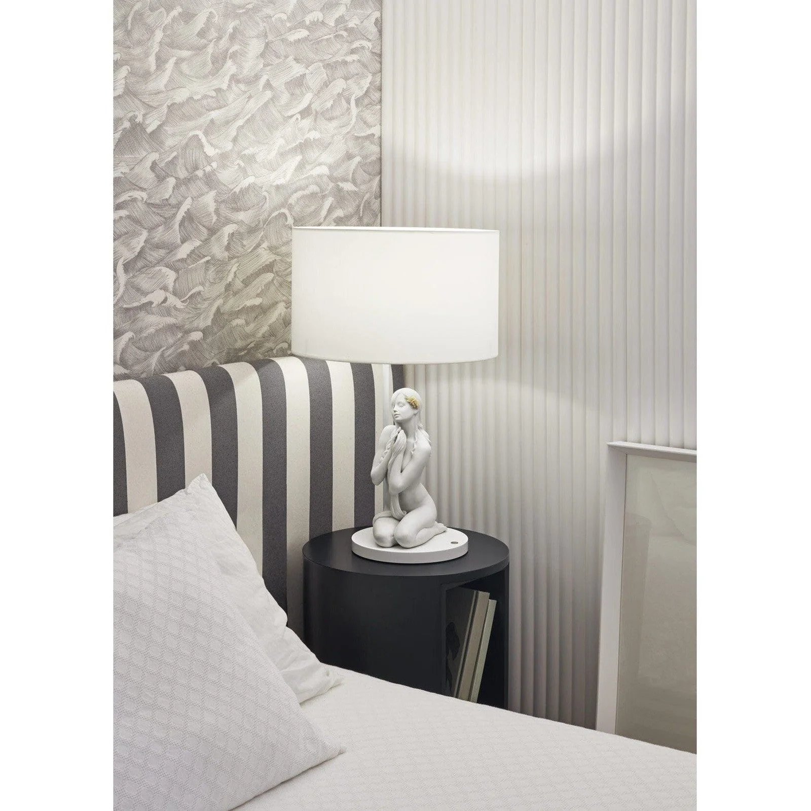 Lladro Inner Peace Table Lamp - Image 2