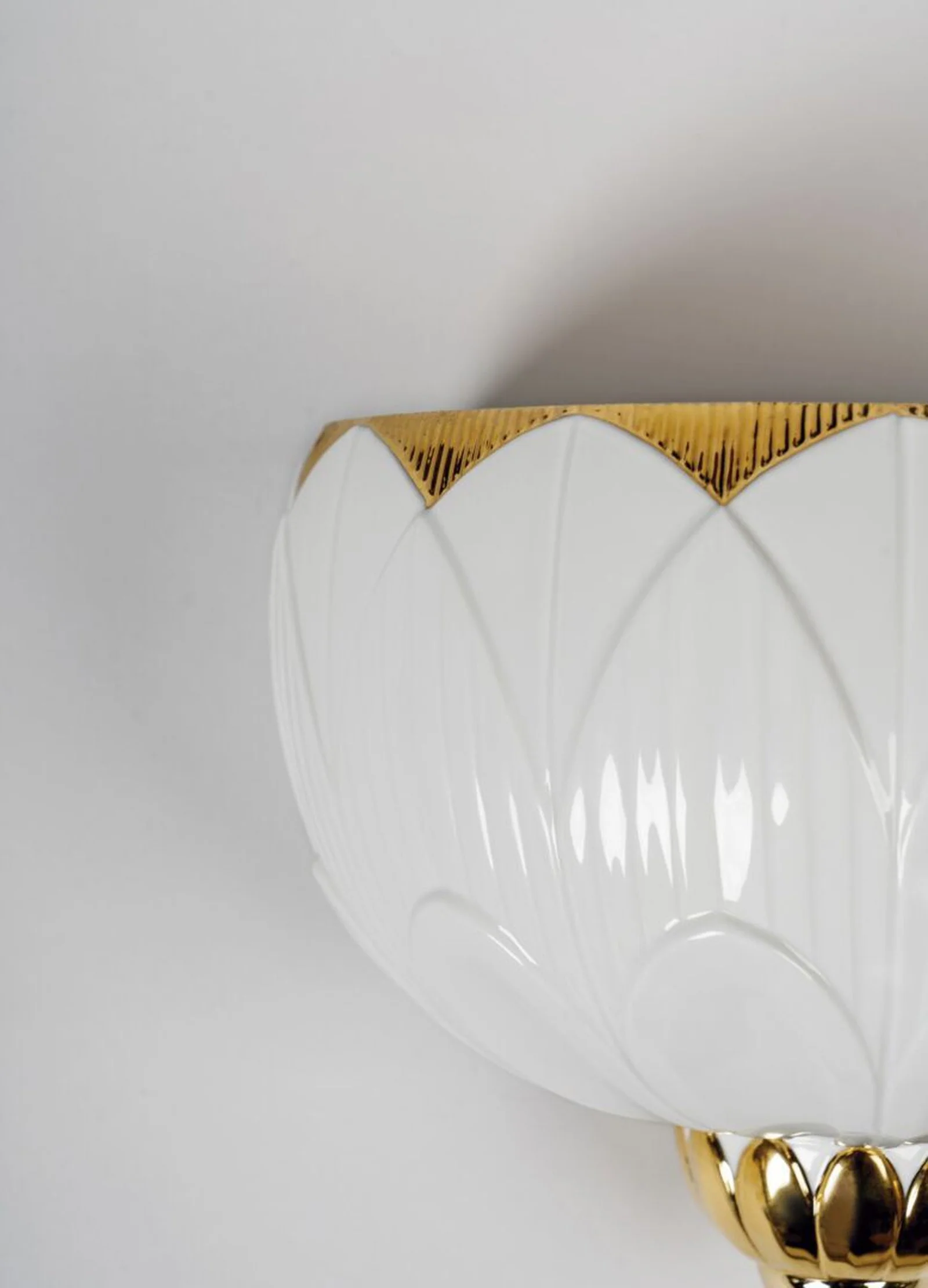 Lladro Ivy & Seed Wall Sconce White and Gold (US) - Image 3