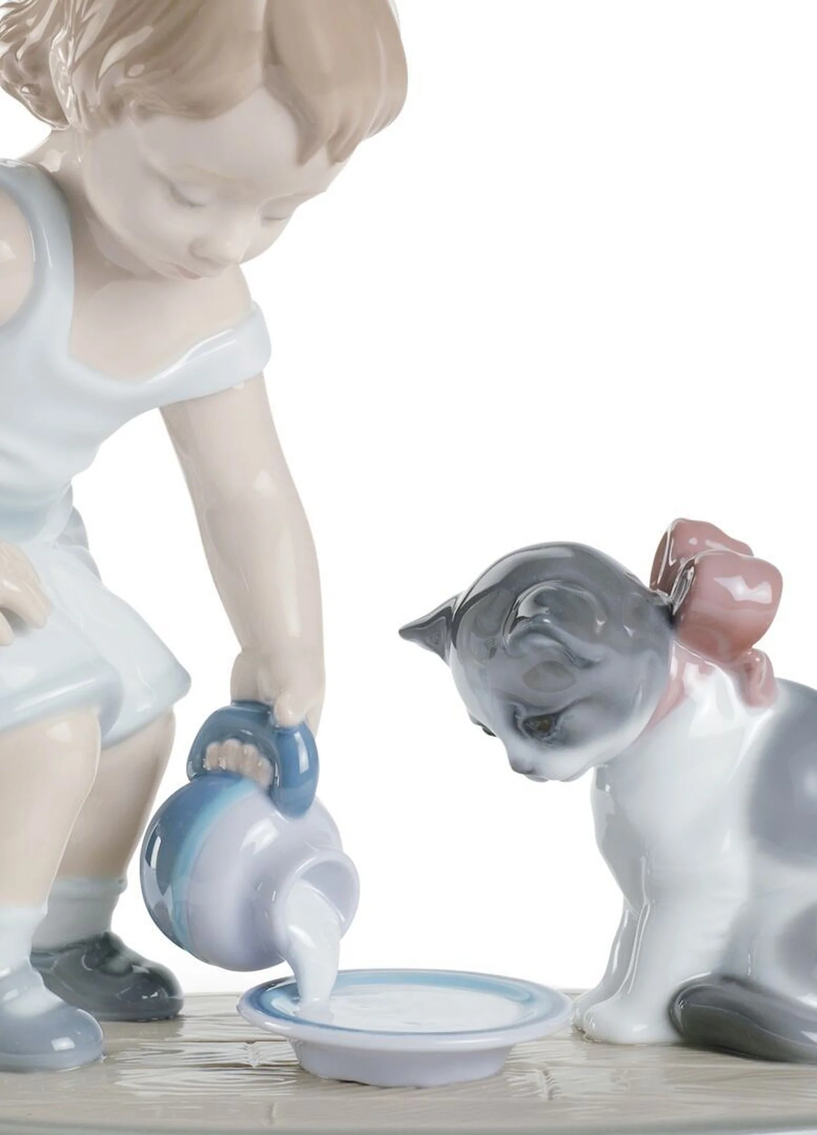 Lladro Kitty's Breakfast Time Figurine - Image 2