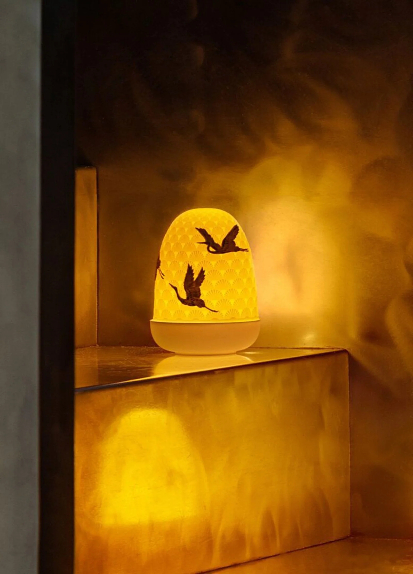 Lladro Koi Dome Table Lamp - Image 5