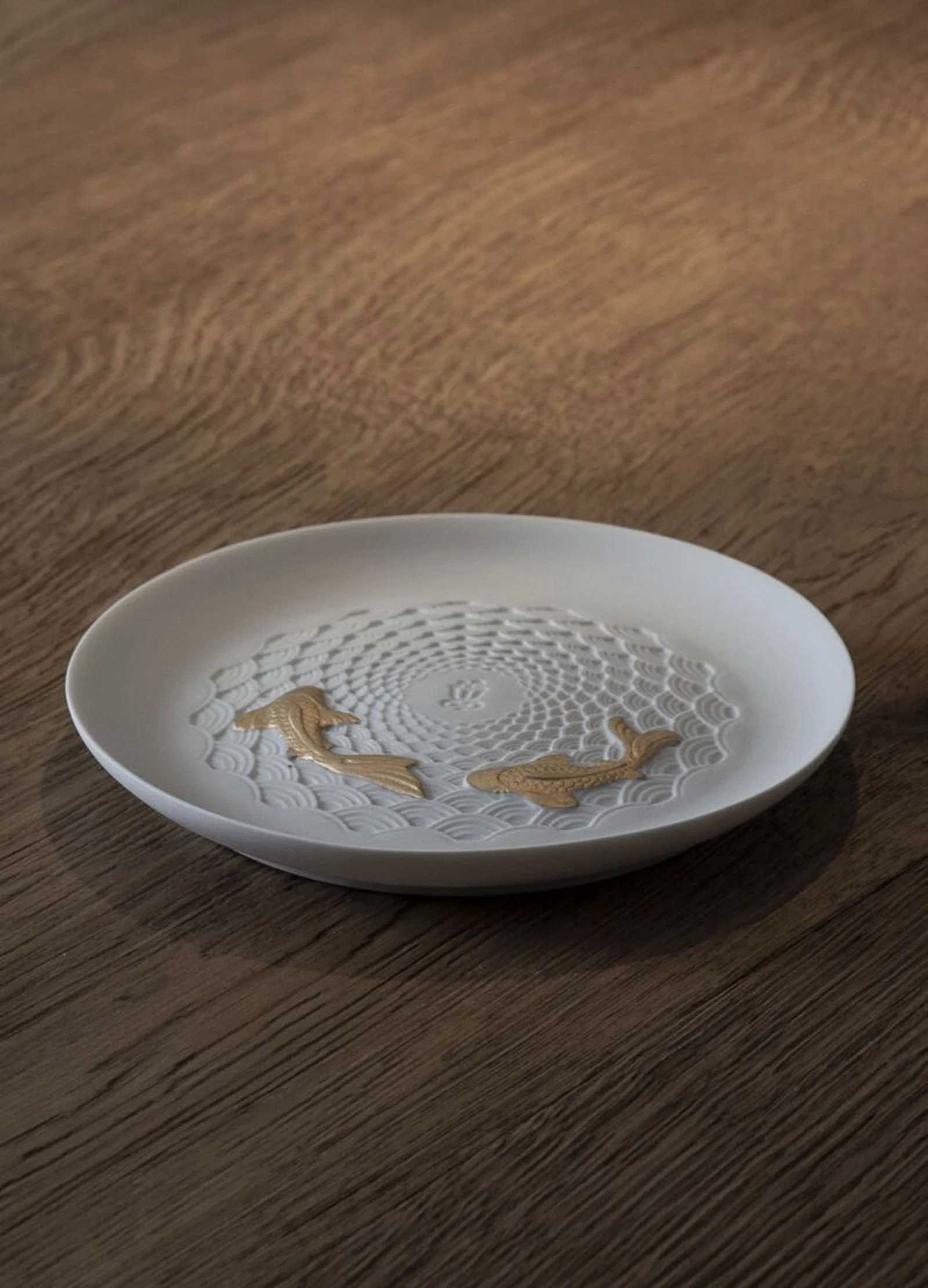 Lladro Koi Plate Golden Luster - Image 2