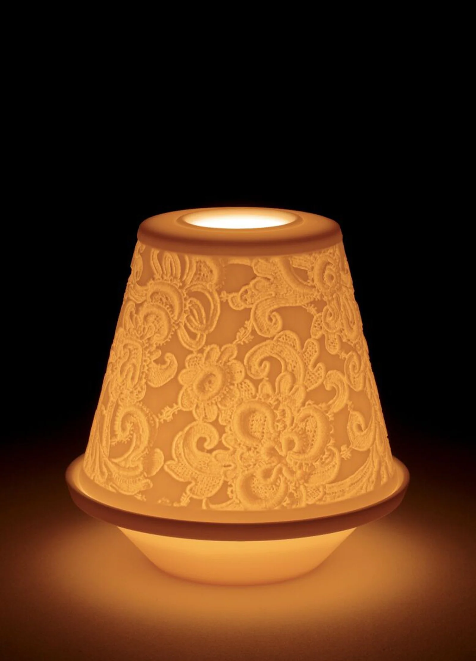 Lladro Lace Lithophane With Plate - Image 2