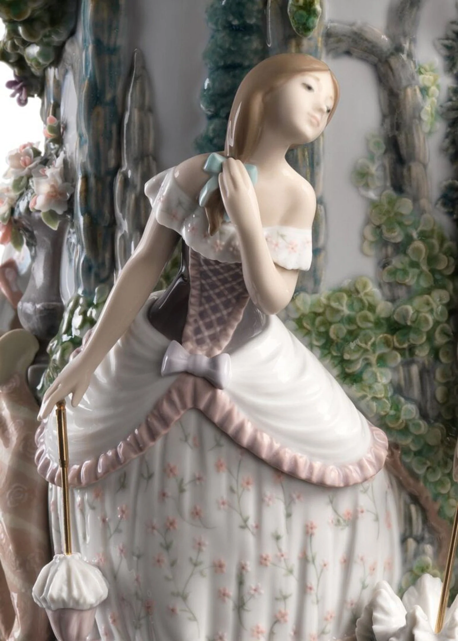 Lladro Ladies from Aranjuez Vase - Limited Edition - Image 5