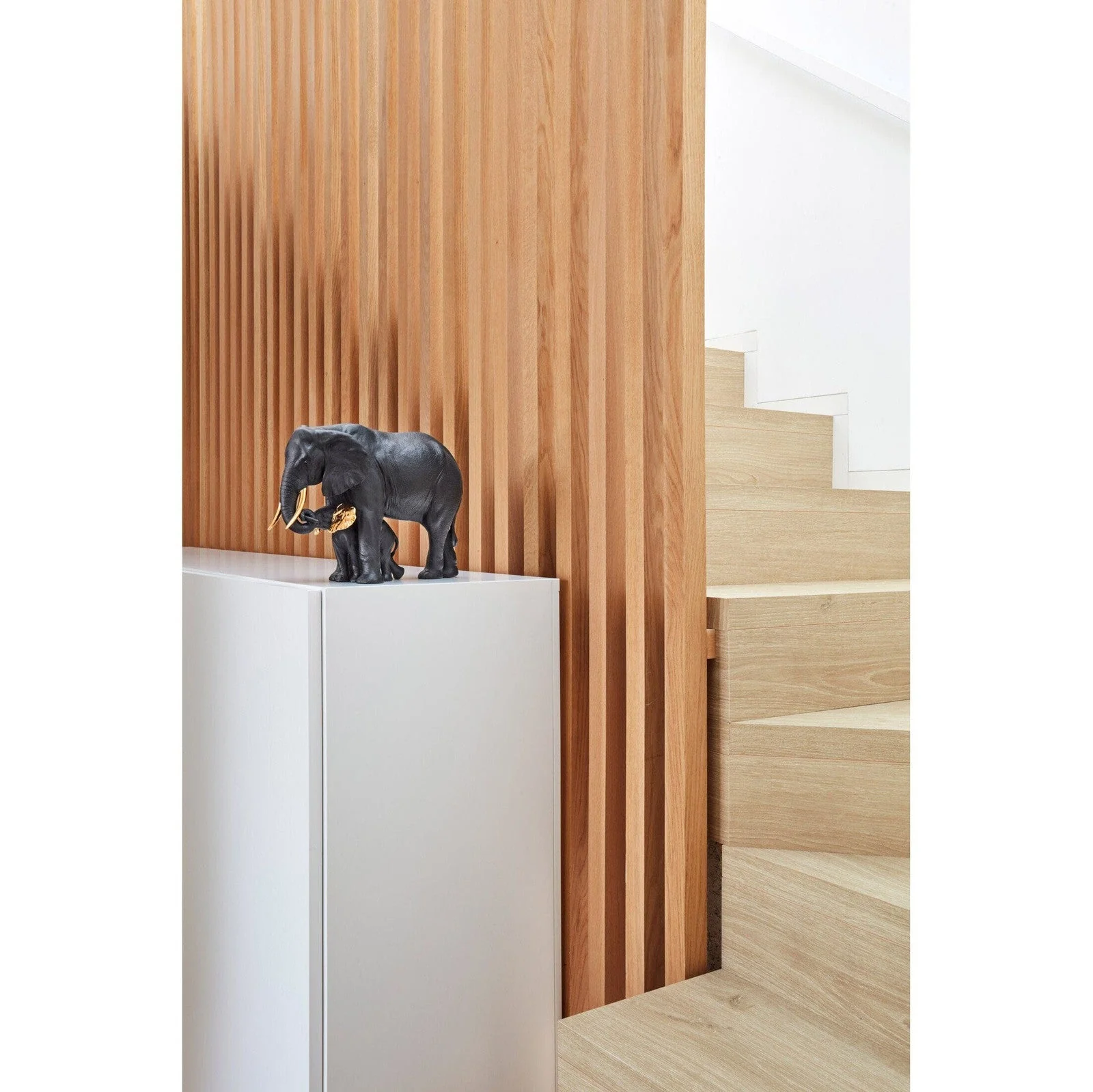 Lladro Leading The Way (Black-Gold) - Image 2