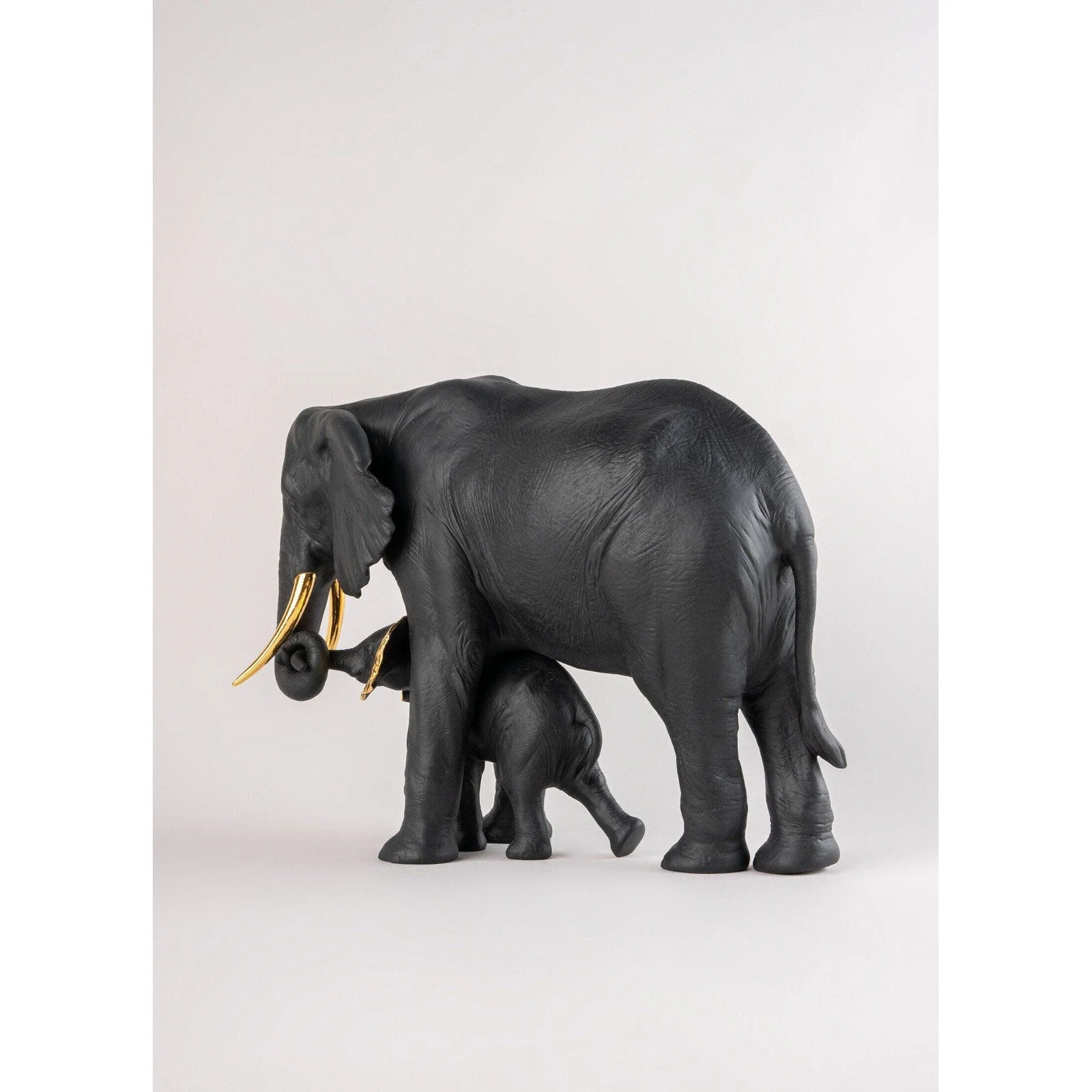 Lladro Leading The Way (Black-Gold) - Image 3