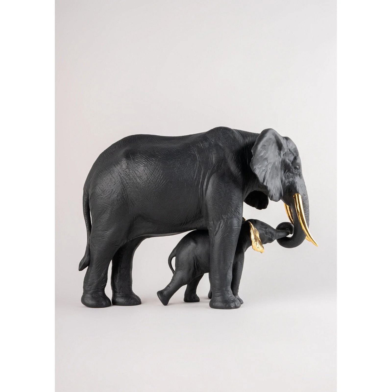 Lladro Leading The Way (Black-Gold) - Image 4
