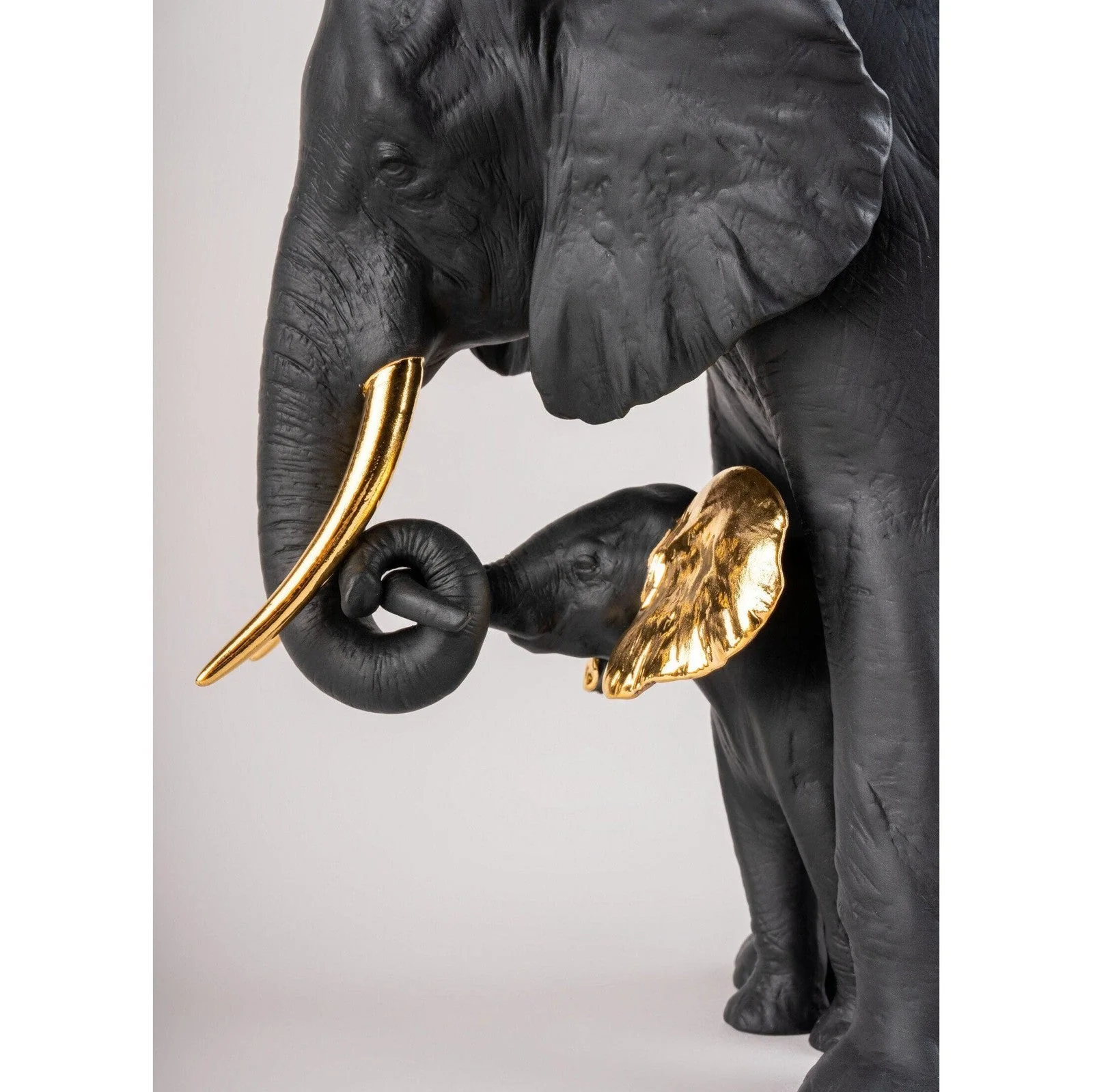 Lladro Leading The Way (Black-Gold) - Image 6
