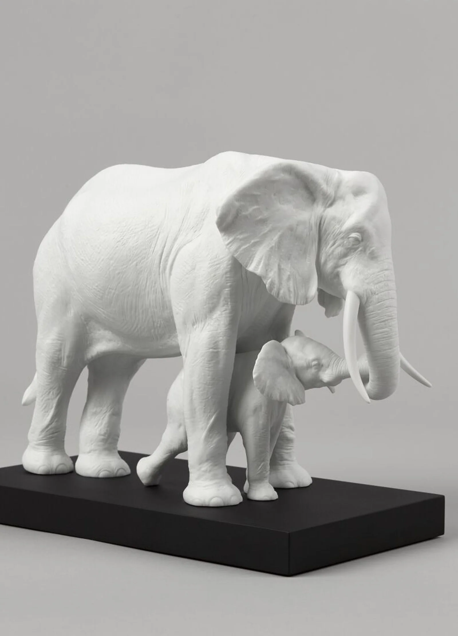 Lladro Leading The Way Elephants Sculpture - Image 10