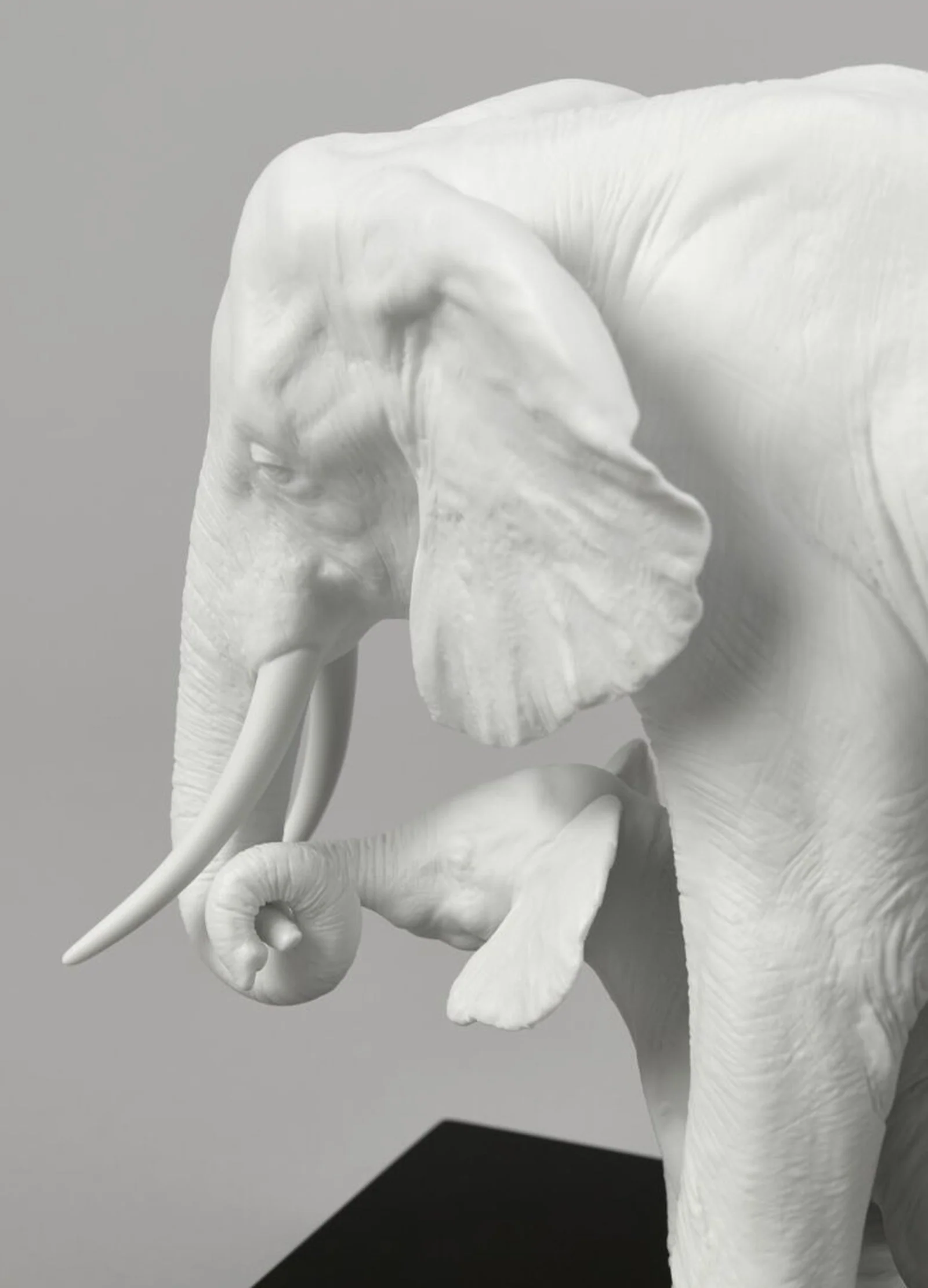 Lladro Leading The Way Elephants Sculpture - Image 12