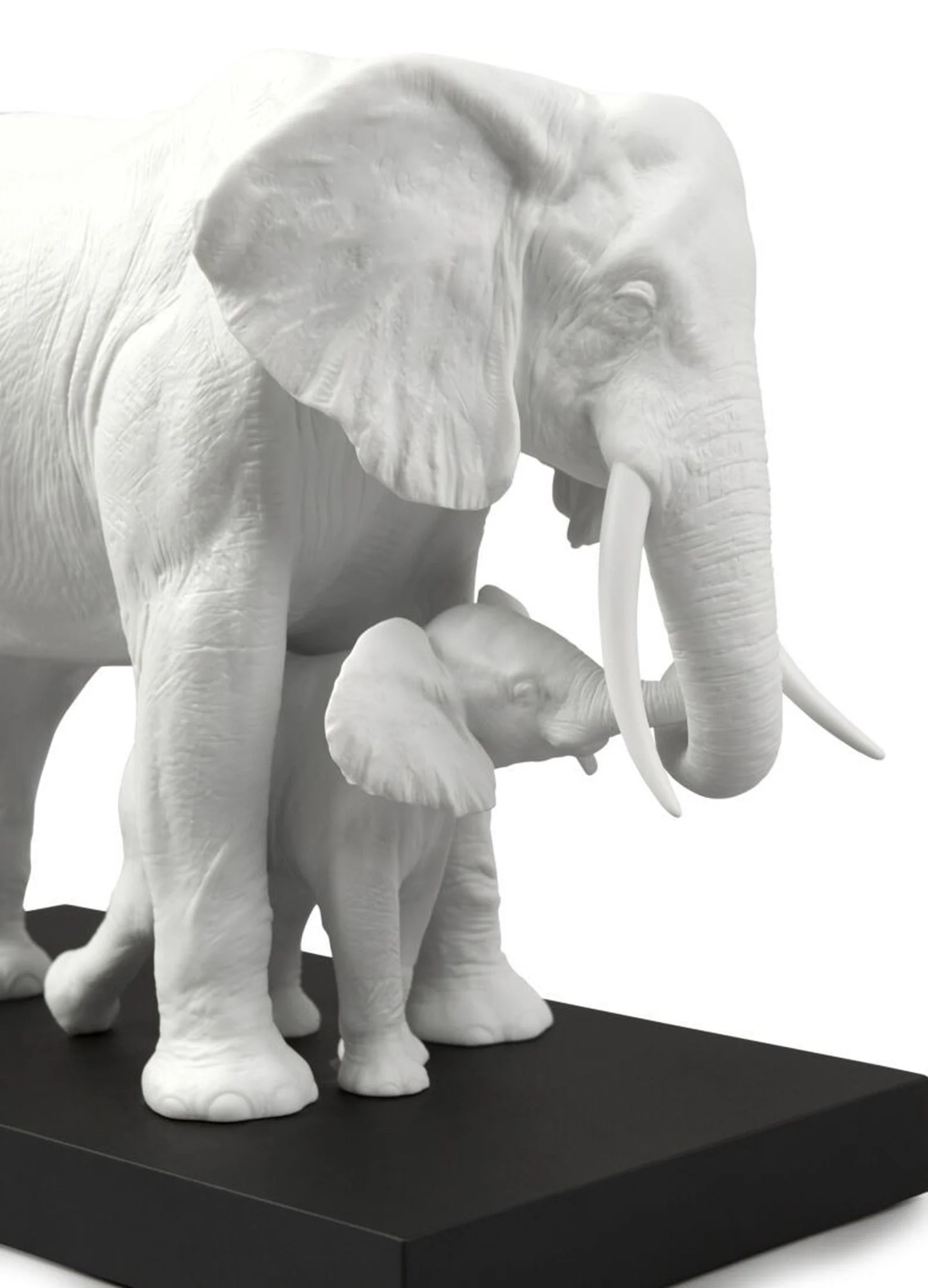 Lladro Leading The Way Elephants Sculpture - Image 13