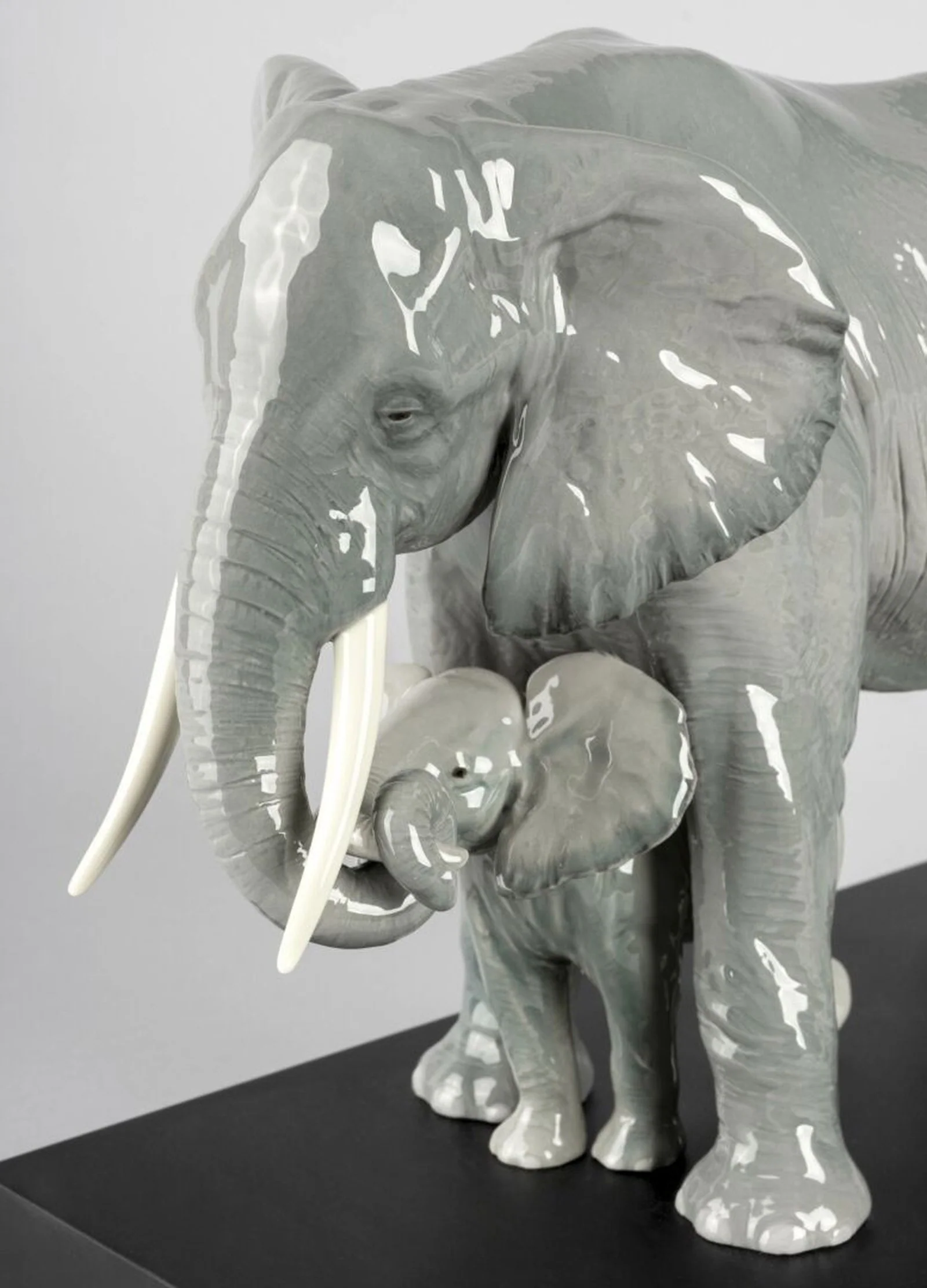 Lladro Leading The Way Elephants Sculpture - Image 3
