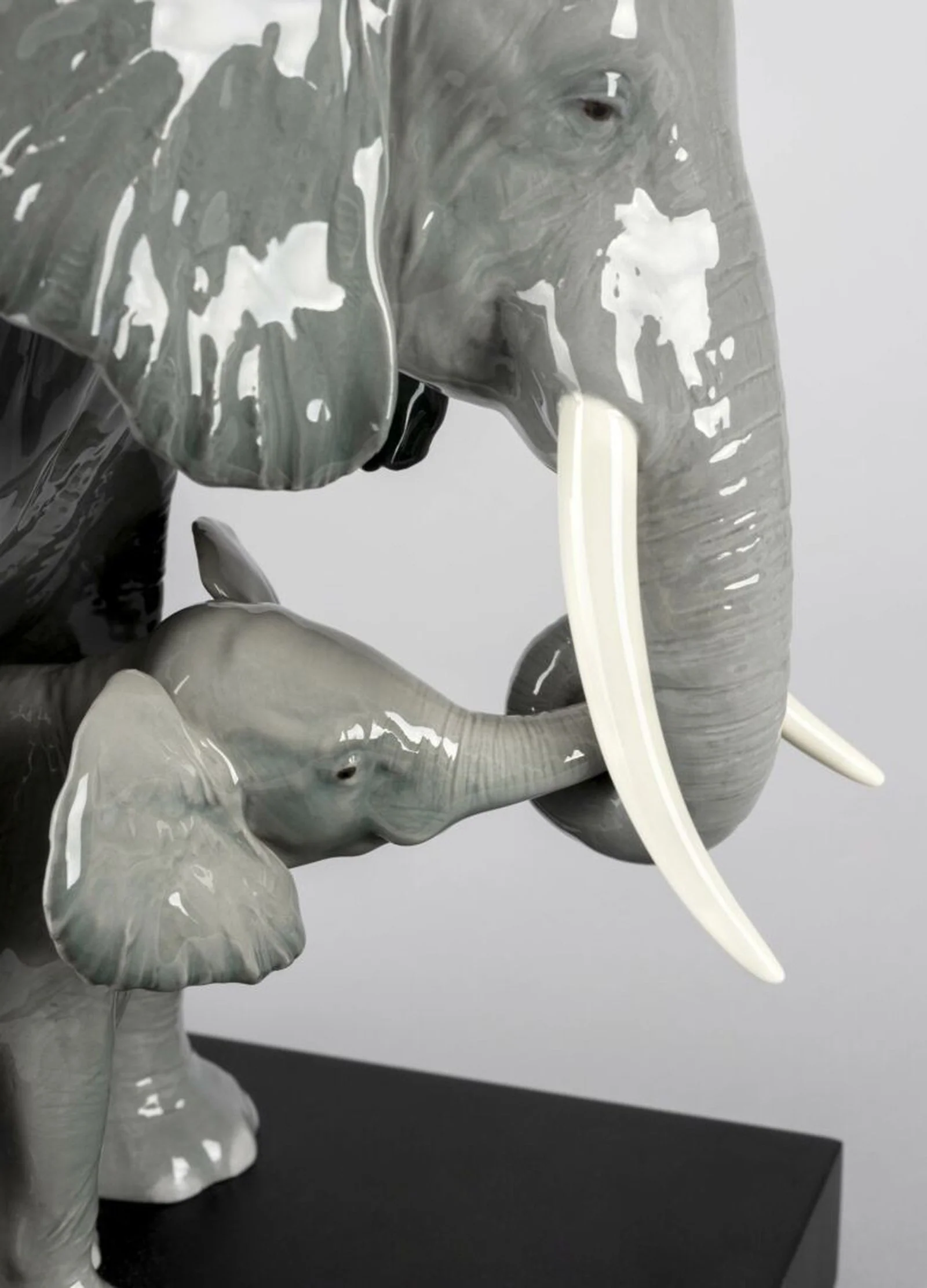 Lladro Leading The Way Elephants Sculpture - Image 5