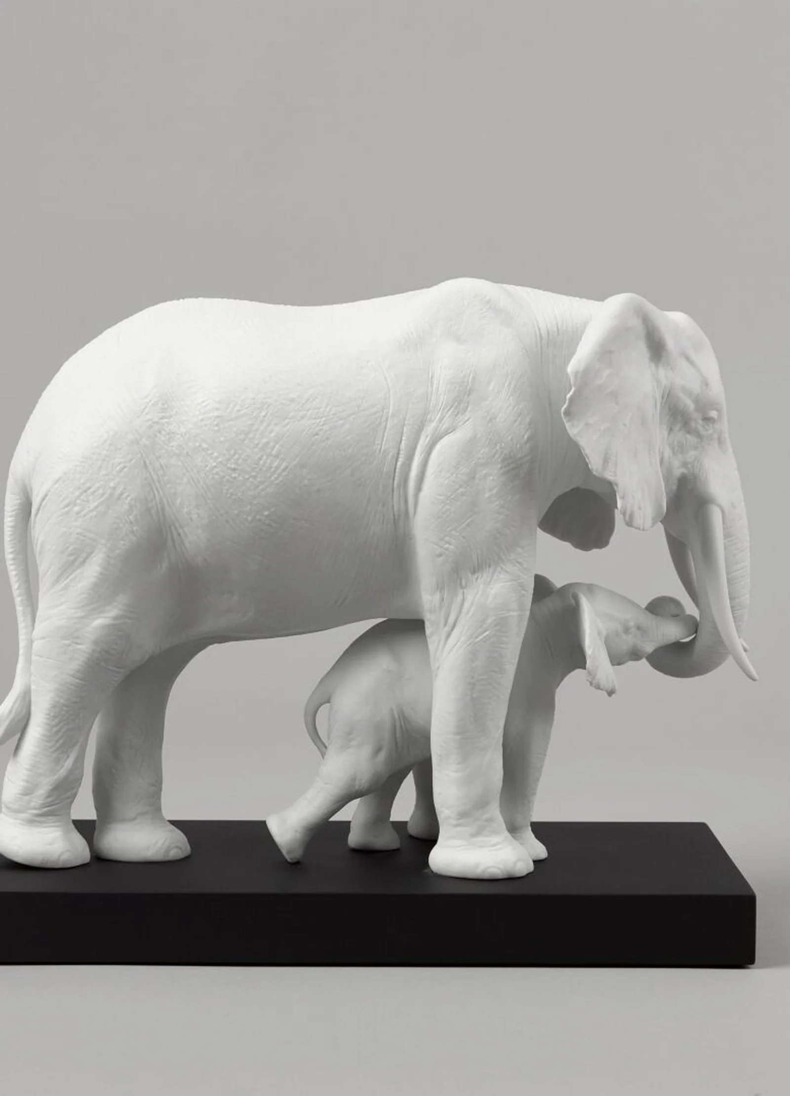 Lladro Leading The Way Elephants Sculpture - Image 8