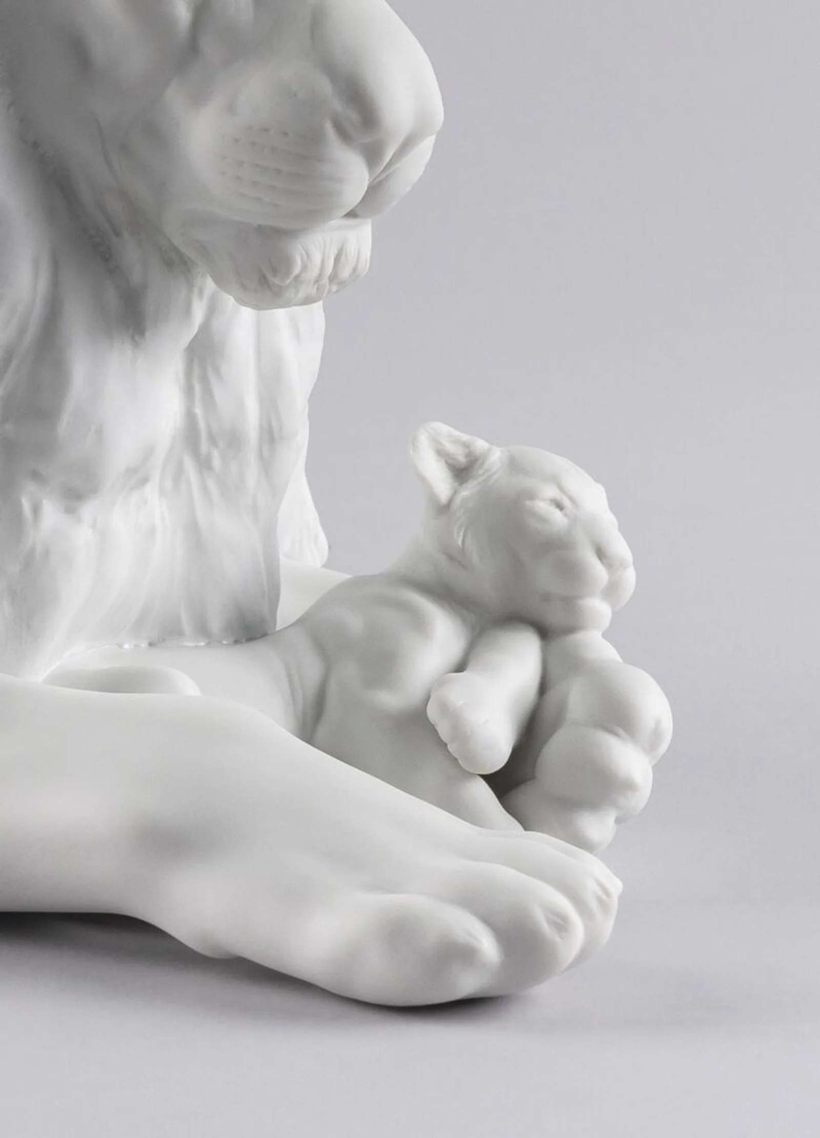 Lladro Lion With Cub Figurine - Image 3