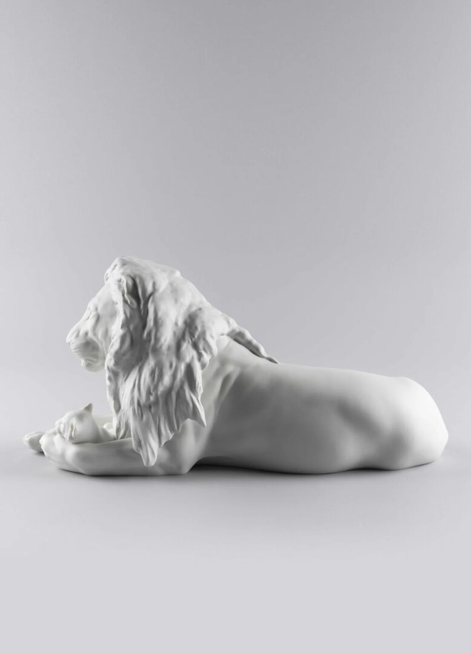 Lladro Lion With Cub Figurine - Image 4