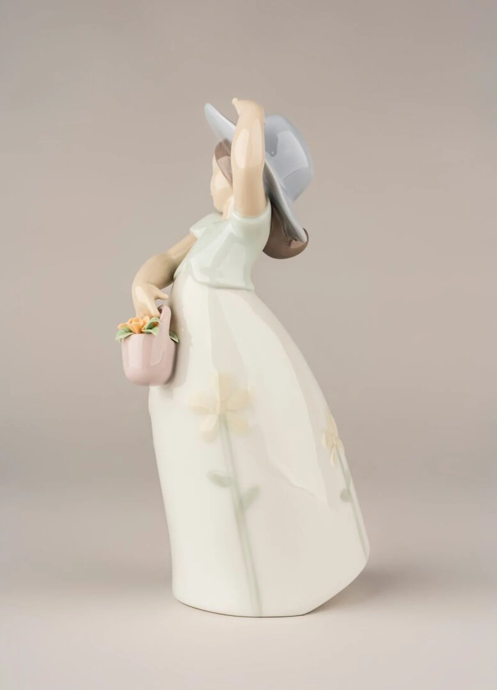 Lladro Little Daisy Girl Figurine - Image 2