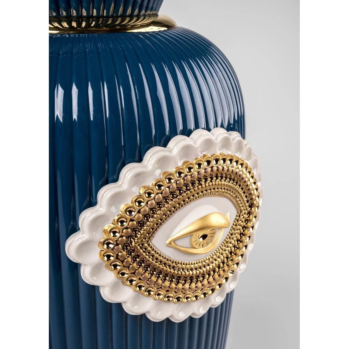 Lladro Lovers Eyes Vase - Image 4