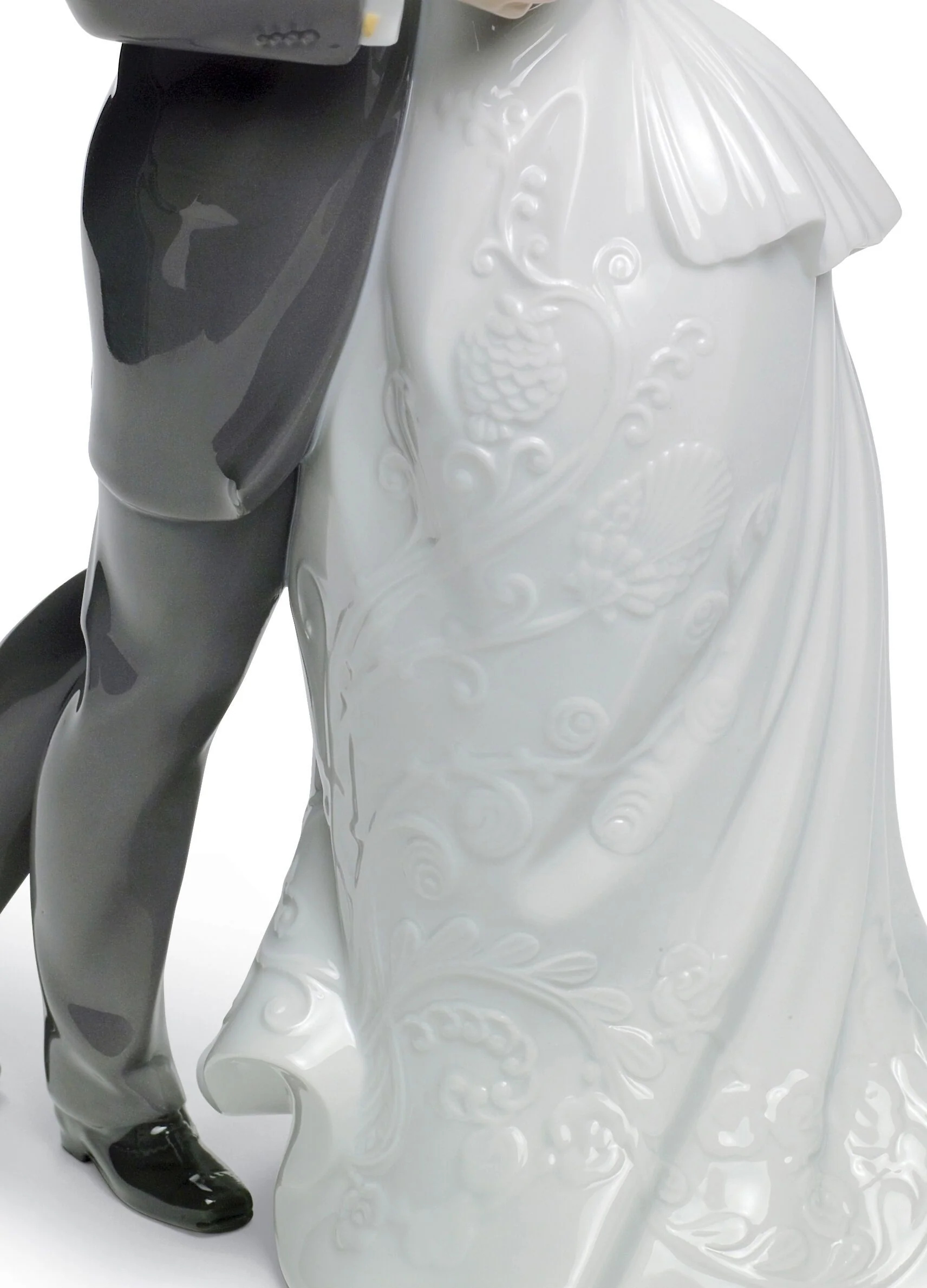 Lladro Lovers' Waltz Couple Figurine - Image 4