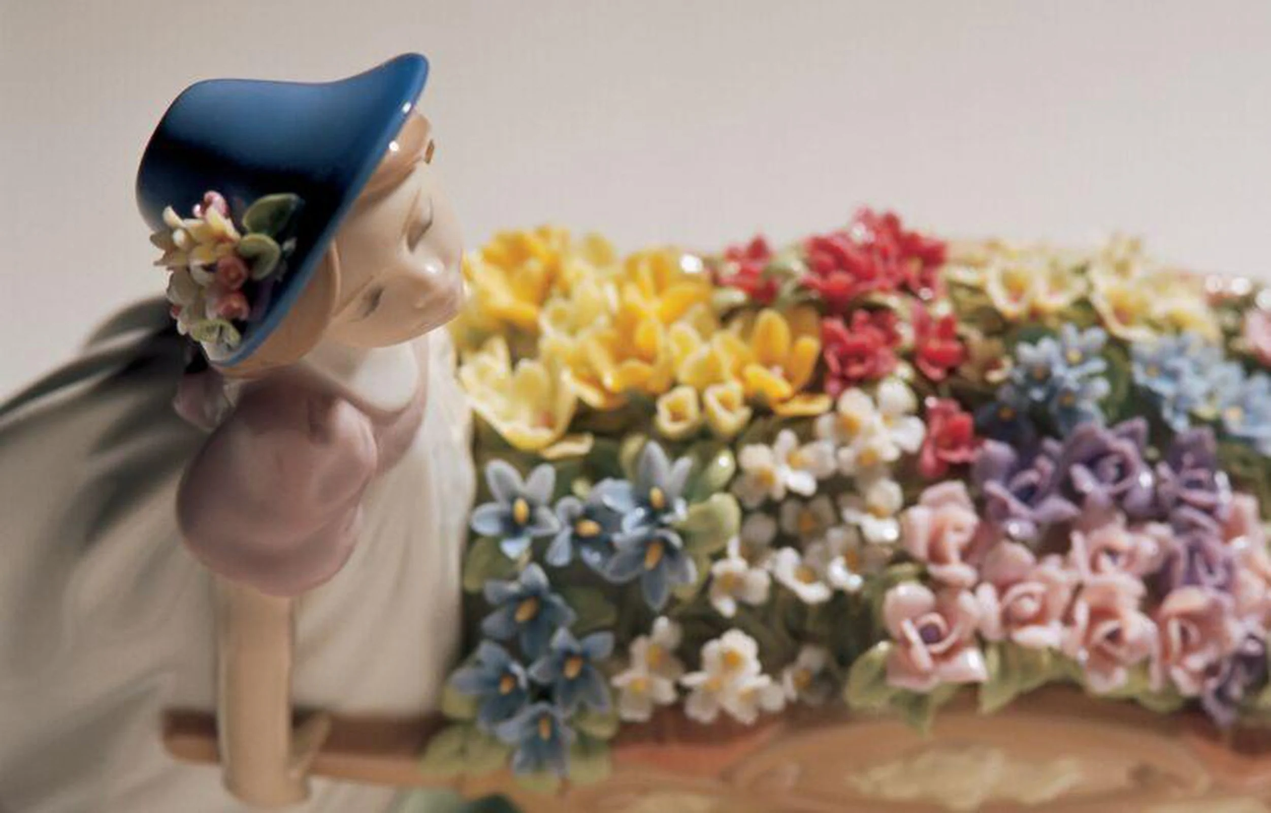 Lladro Love's Tender Tokens Girl Figurine - Image 3