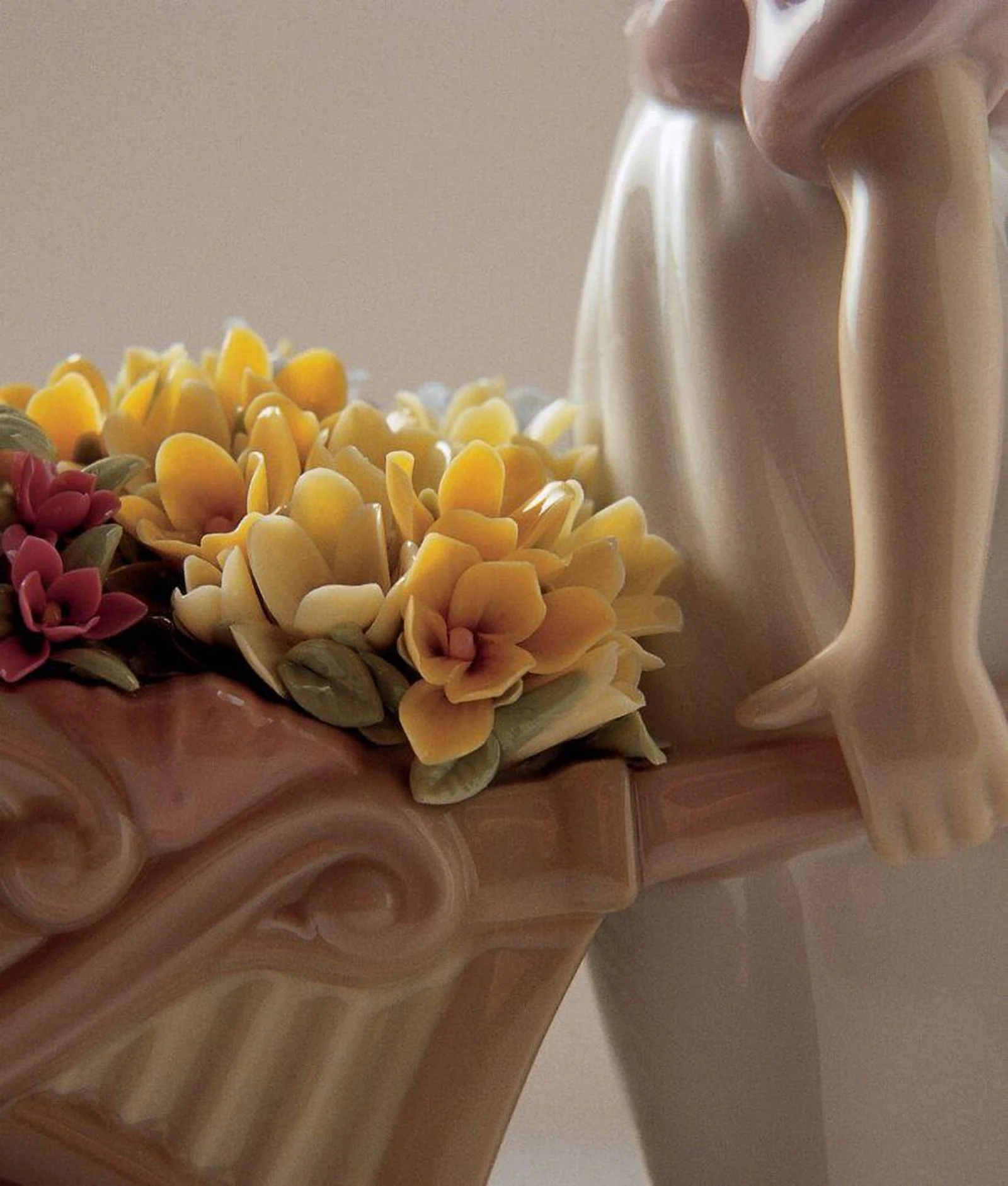 Lladro Love's Tender Tokens Girl Figurine - Image 5