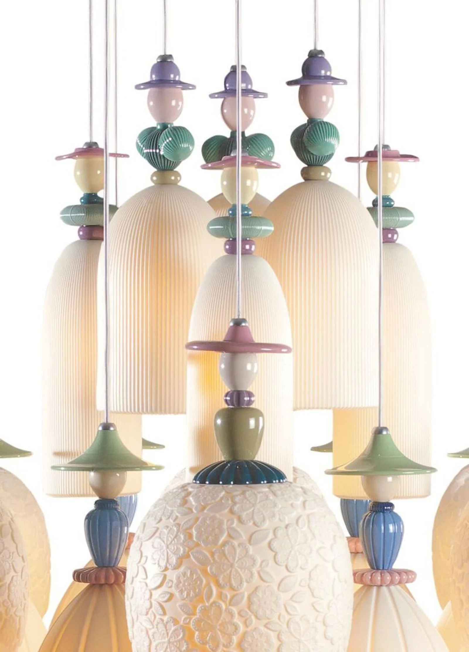 Lladro Mademoiselle 18 Lights Dancing On The Sand Chandelier (US) - Image 2