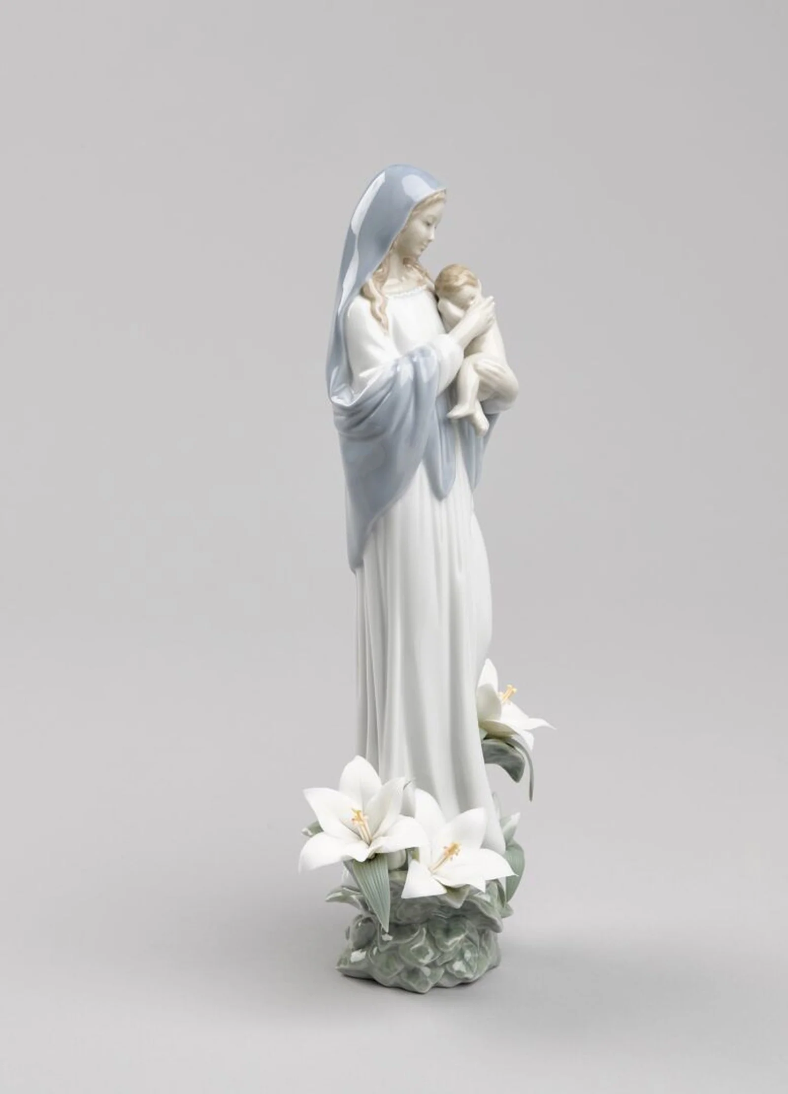 Lladro Madonna of The Flowers Figurine - Image 5