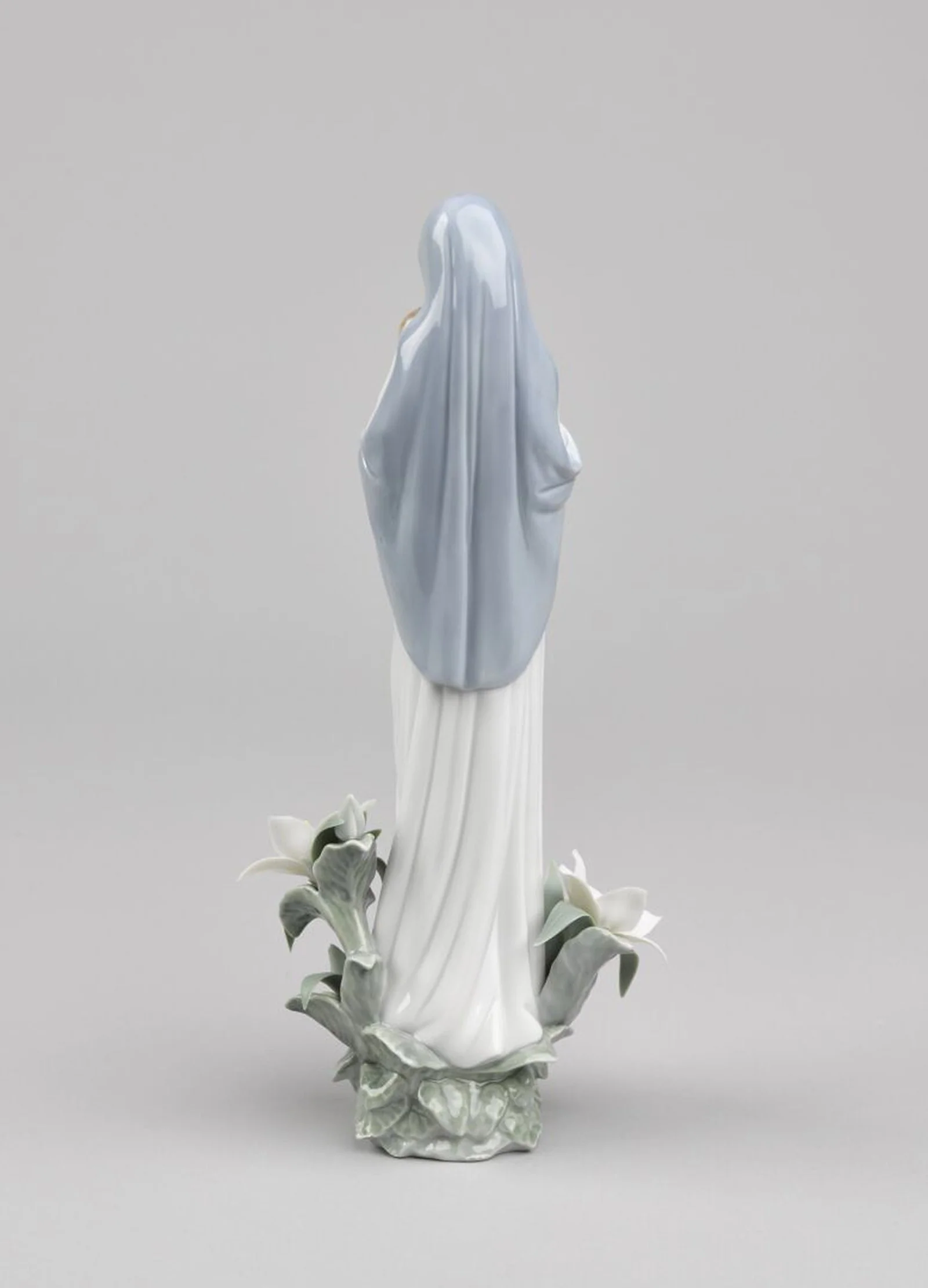 Lladro Madonna of The Flowers Figurine - Image 7