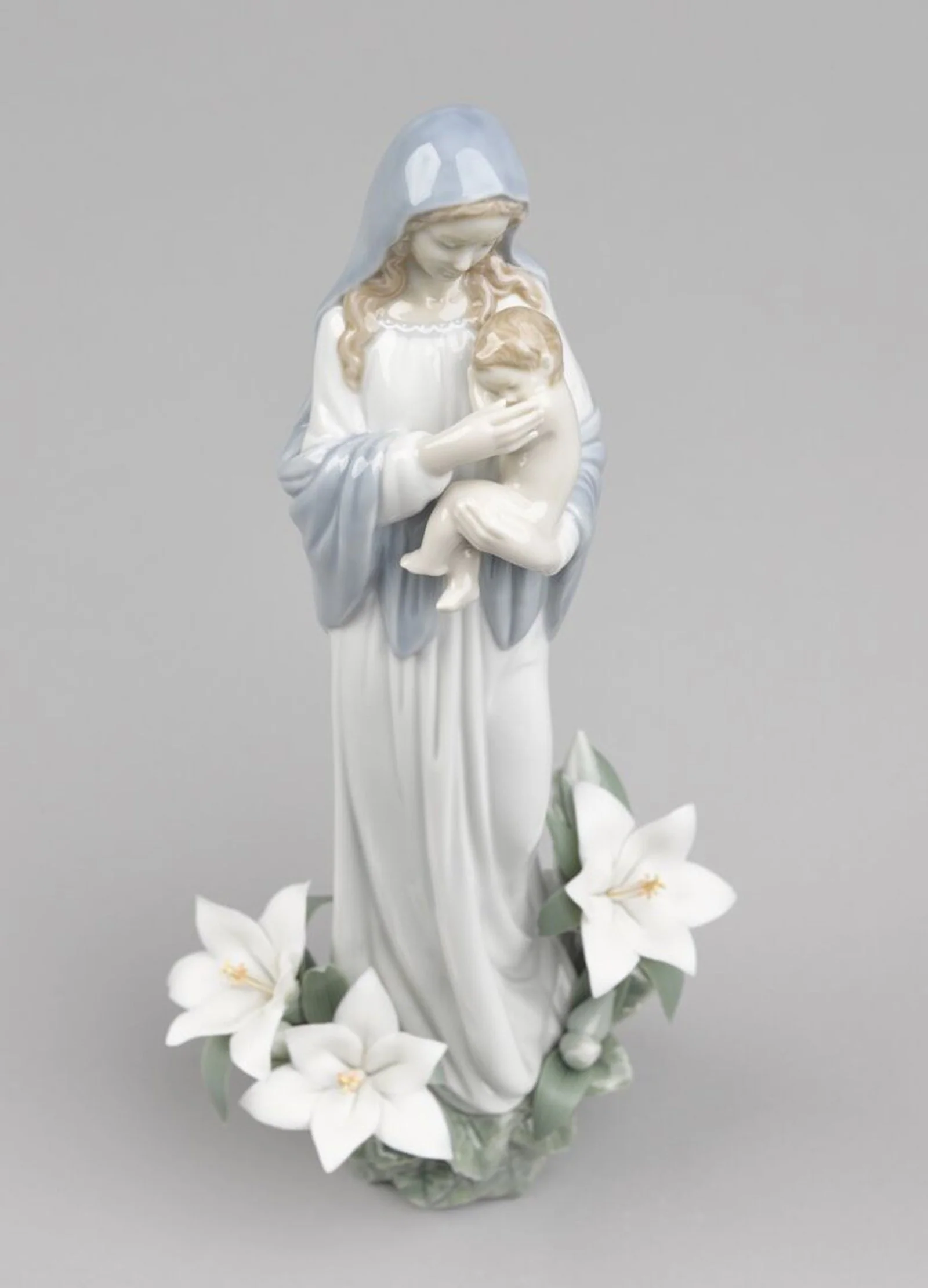 Lladro Madonna of The Flowers Figurine - Image 8