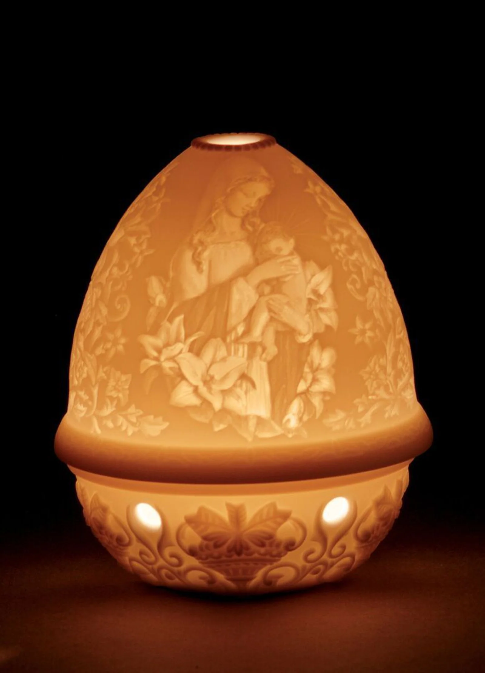 Lladro Madonna Of The Flowers Lithophane - Image 2