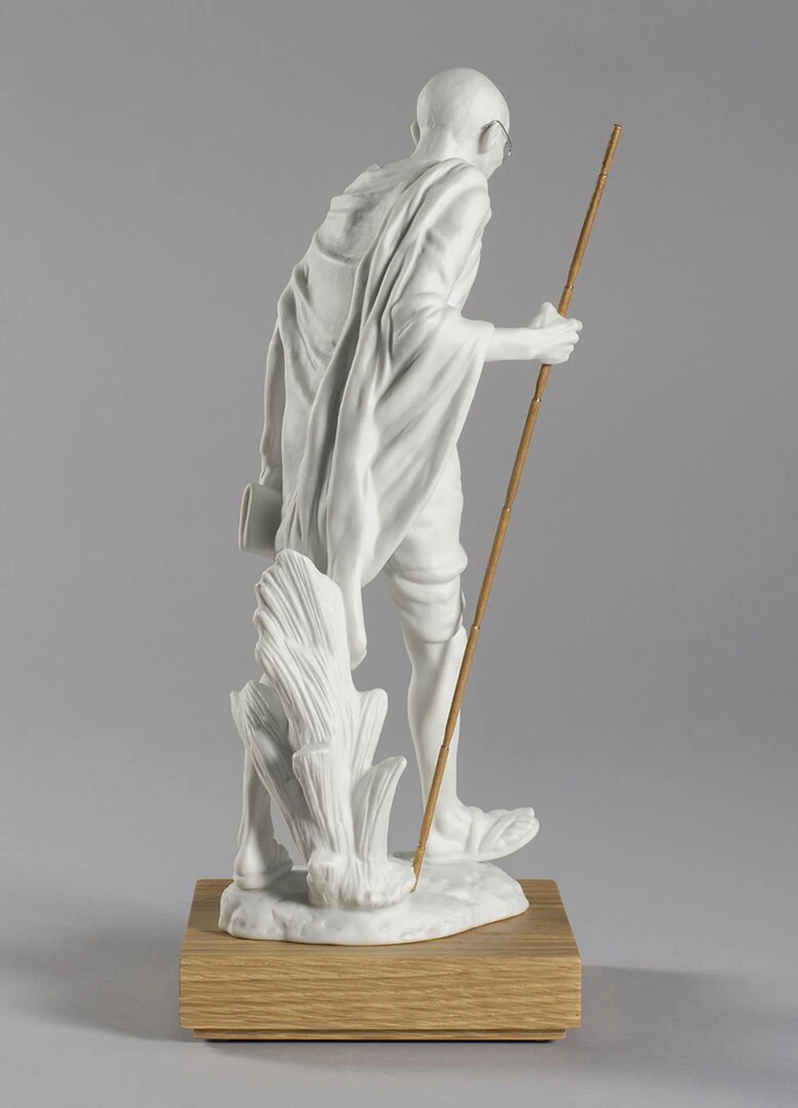 Lladro Mahatma Gandhi Figurine - Image 12