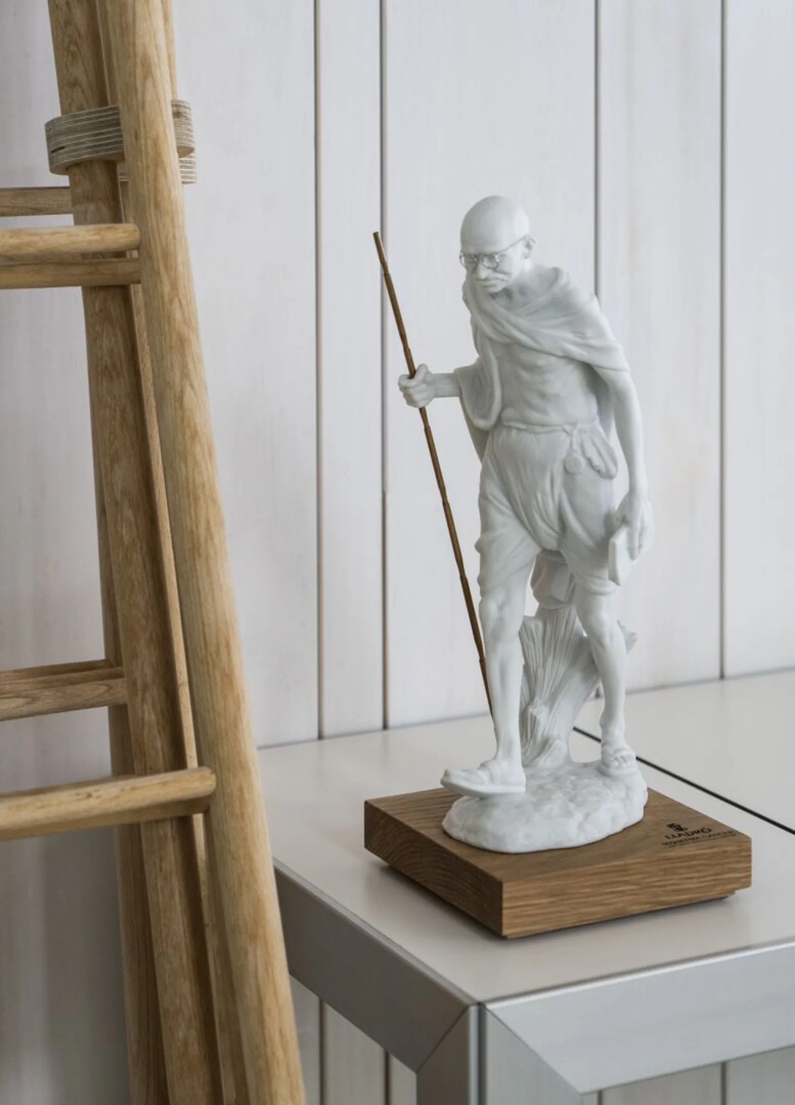 Lladro Mahatma Gandhi Figurine - Image 9