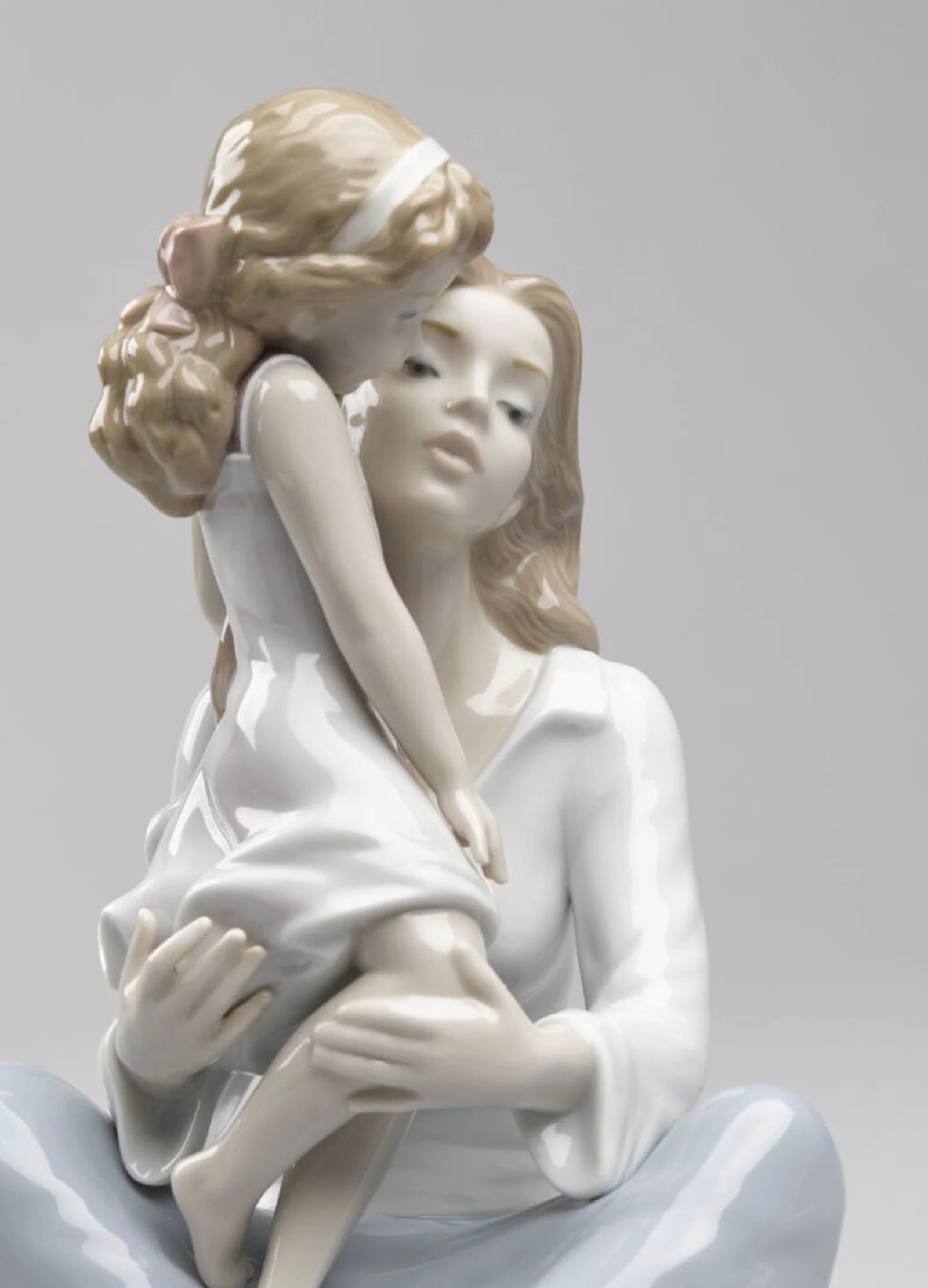 Lladro Mommy's Little Girl Mother Figurine - Image 5