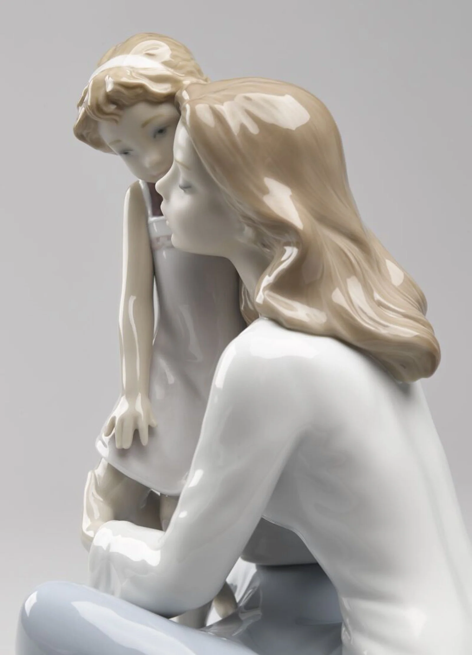 Lladro Mommy's Little Girl Mother Figurine - Image 6