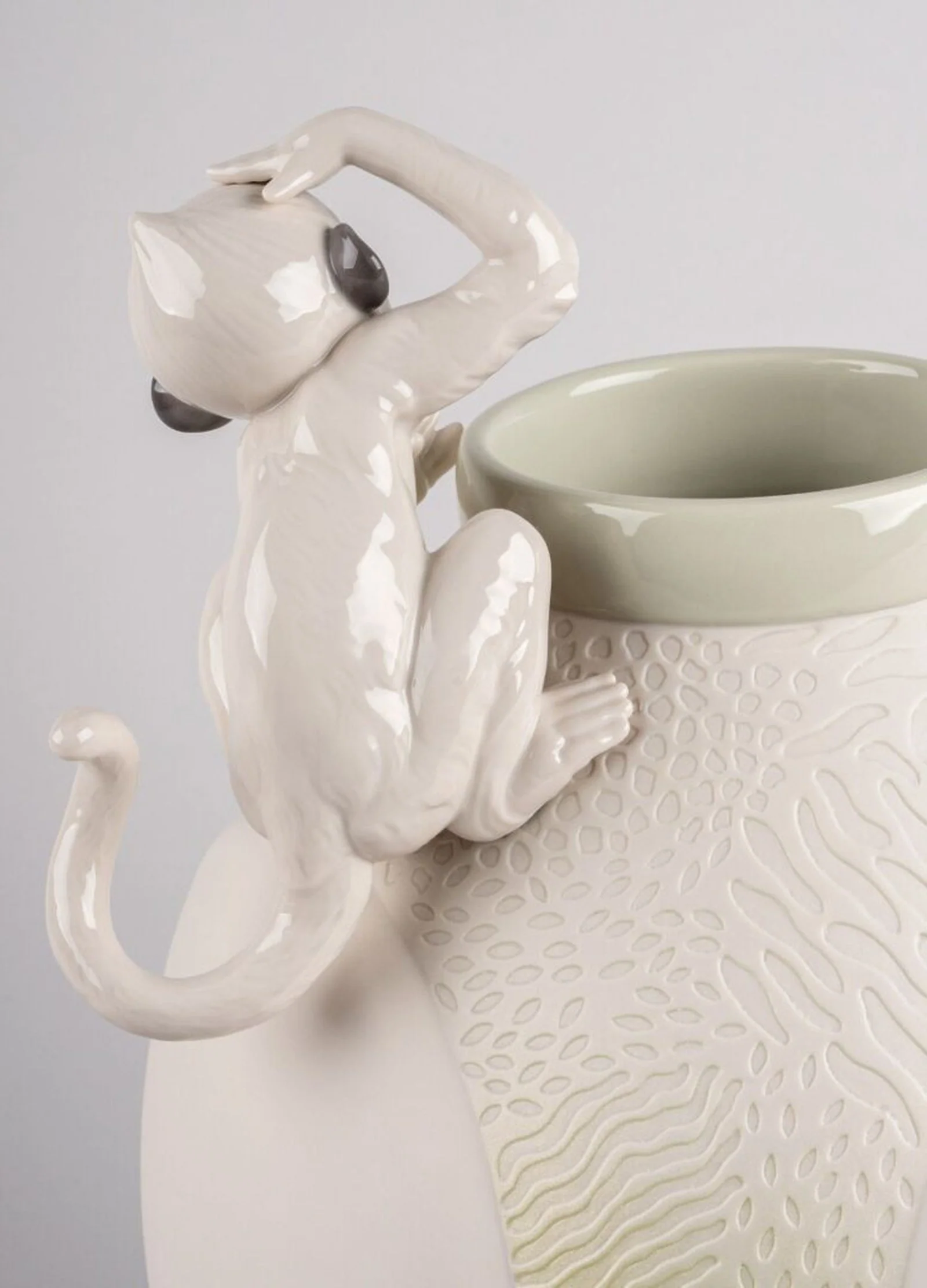 Lladro Monkey vase - Image 3