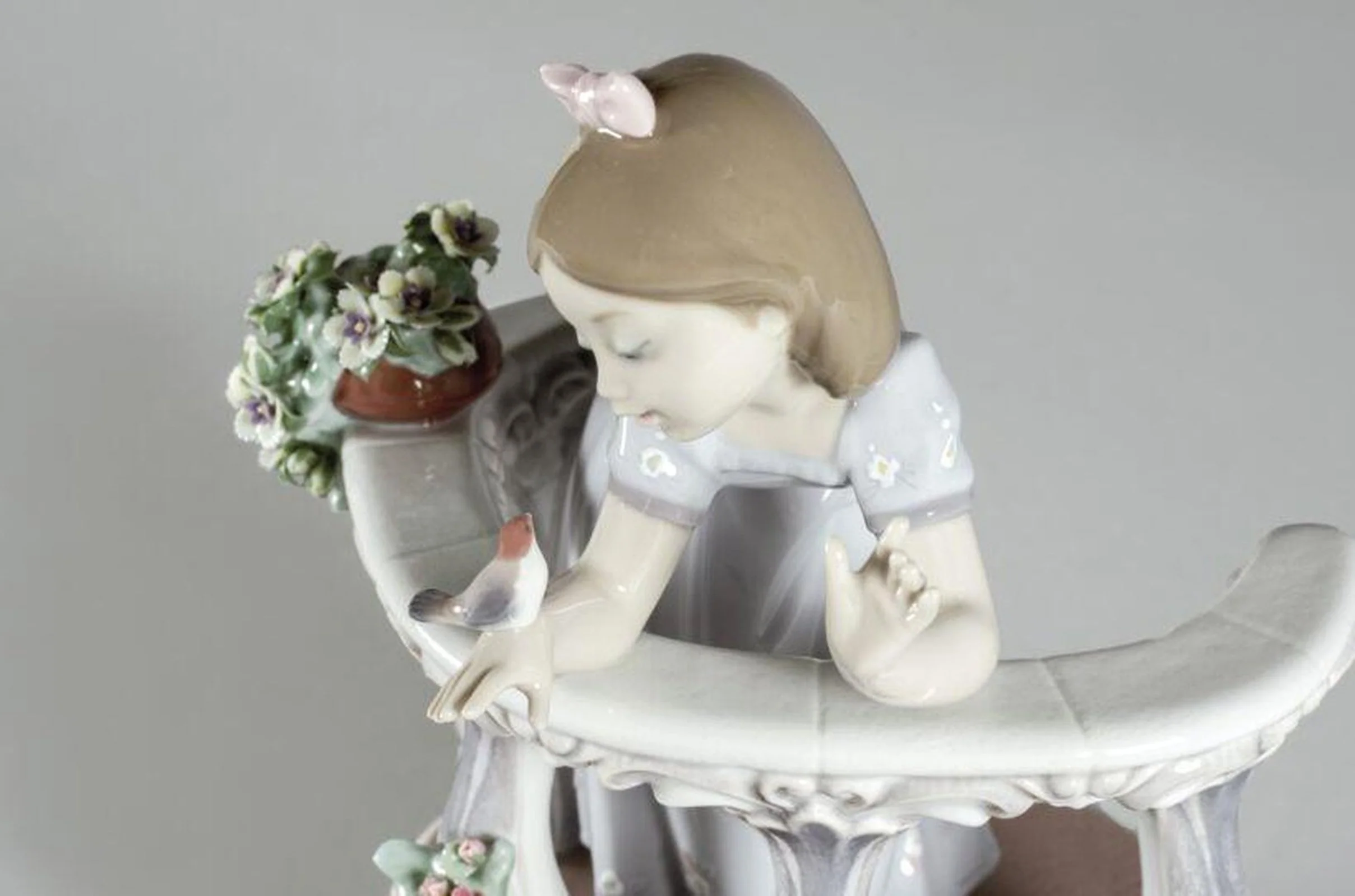 Lladro Morning Song Girl Figurine - Image 5